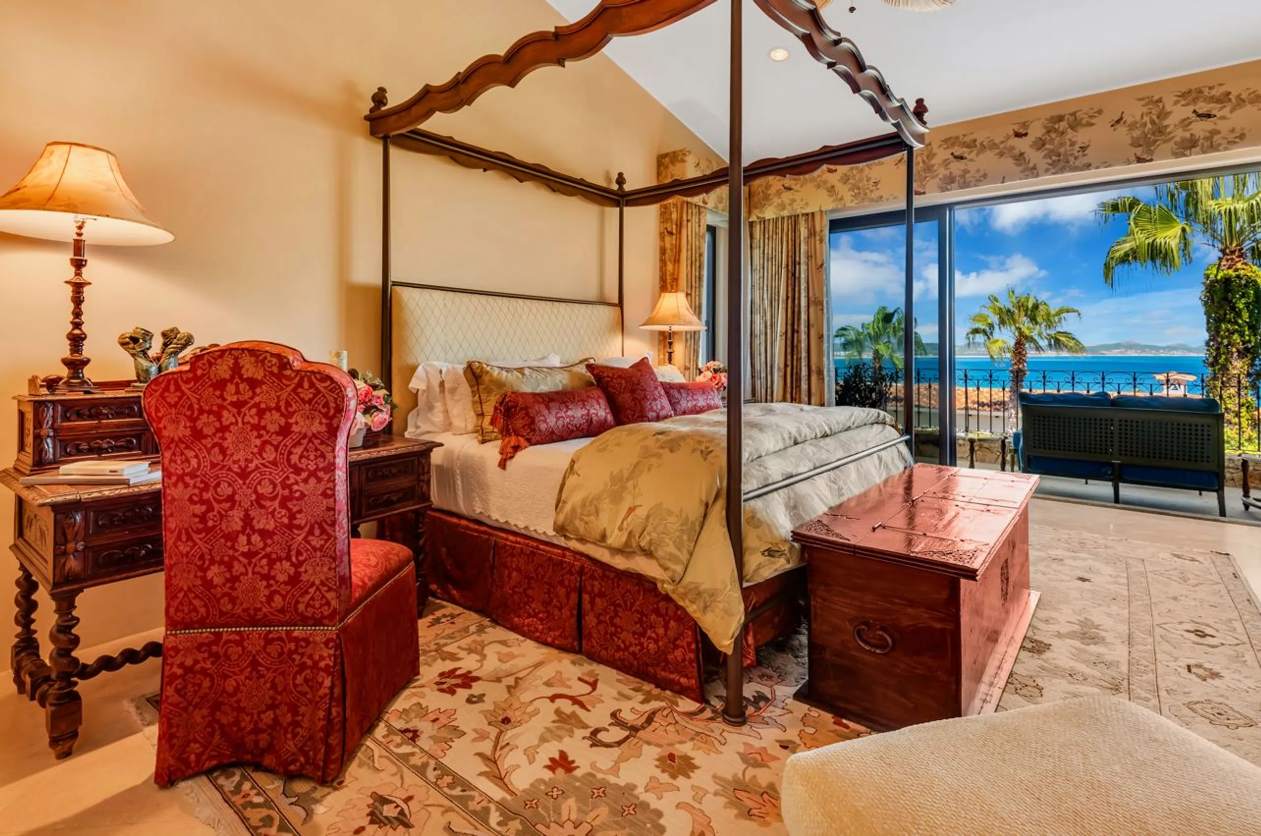 Opulent 5-Bedroom Villa with Private Infinity Pool, Firepit, and Ocean Views — photograph 7
