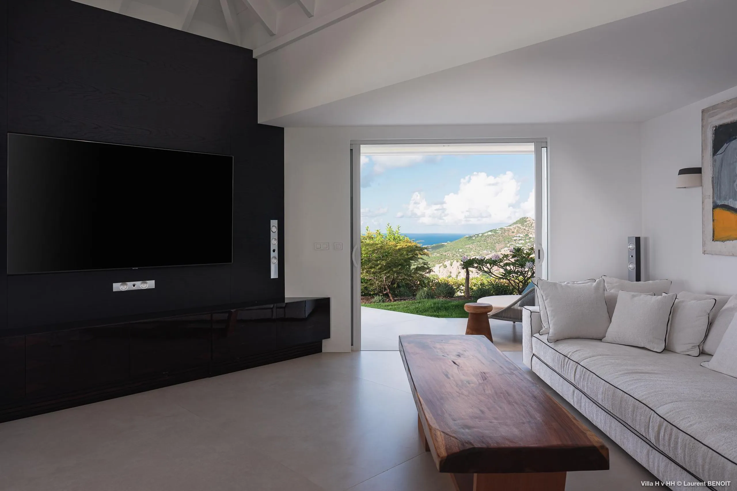 Striking Gustavia Ocean View Villa with Infinity Pool and Garden Gazebo — photograph 8