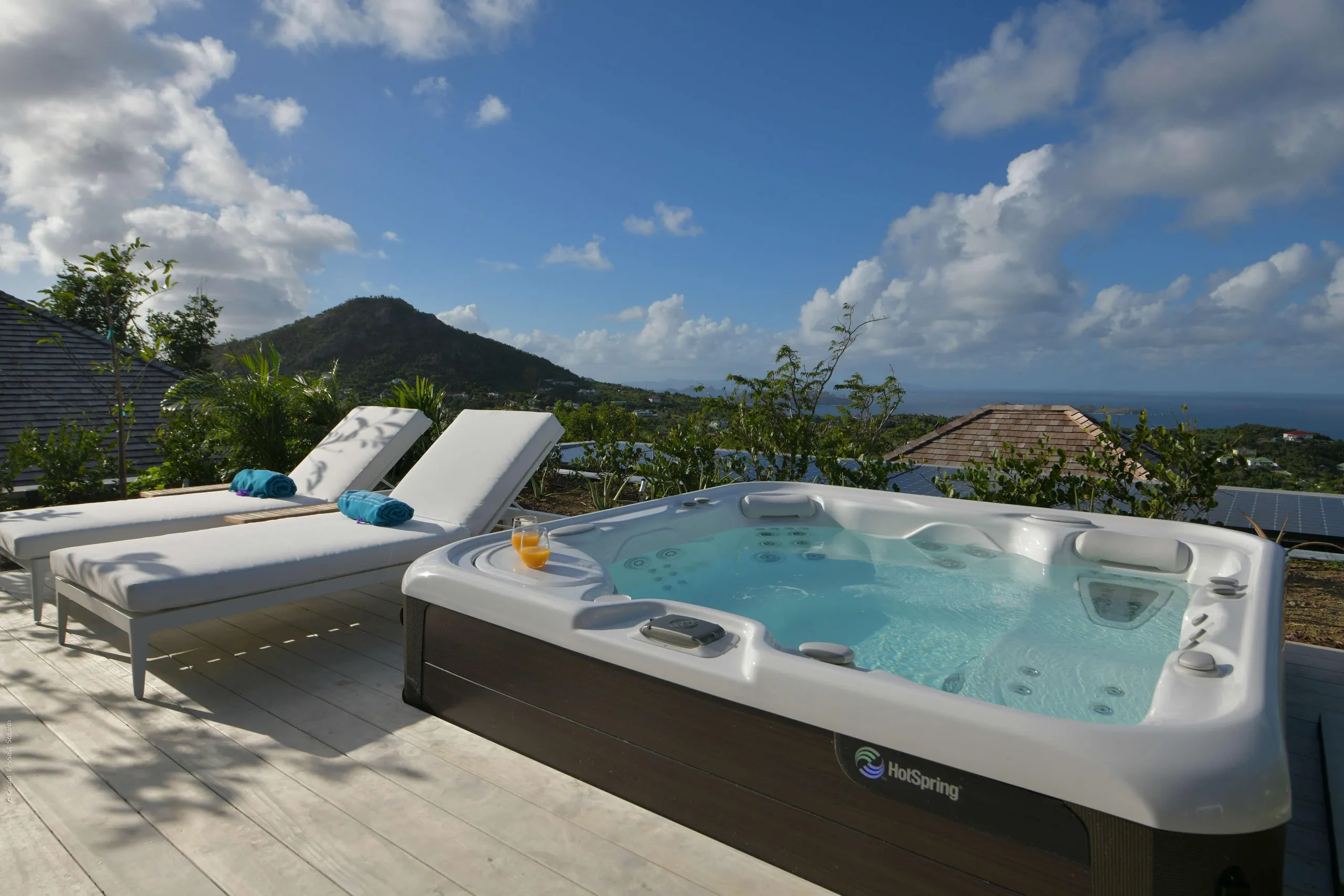 Calming Modern Styled Villa with Heated Pool, Jacuzzi and Stunning View of the Caribbean Sea — photograph 11