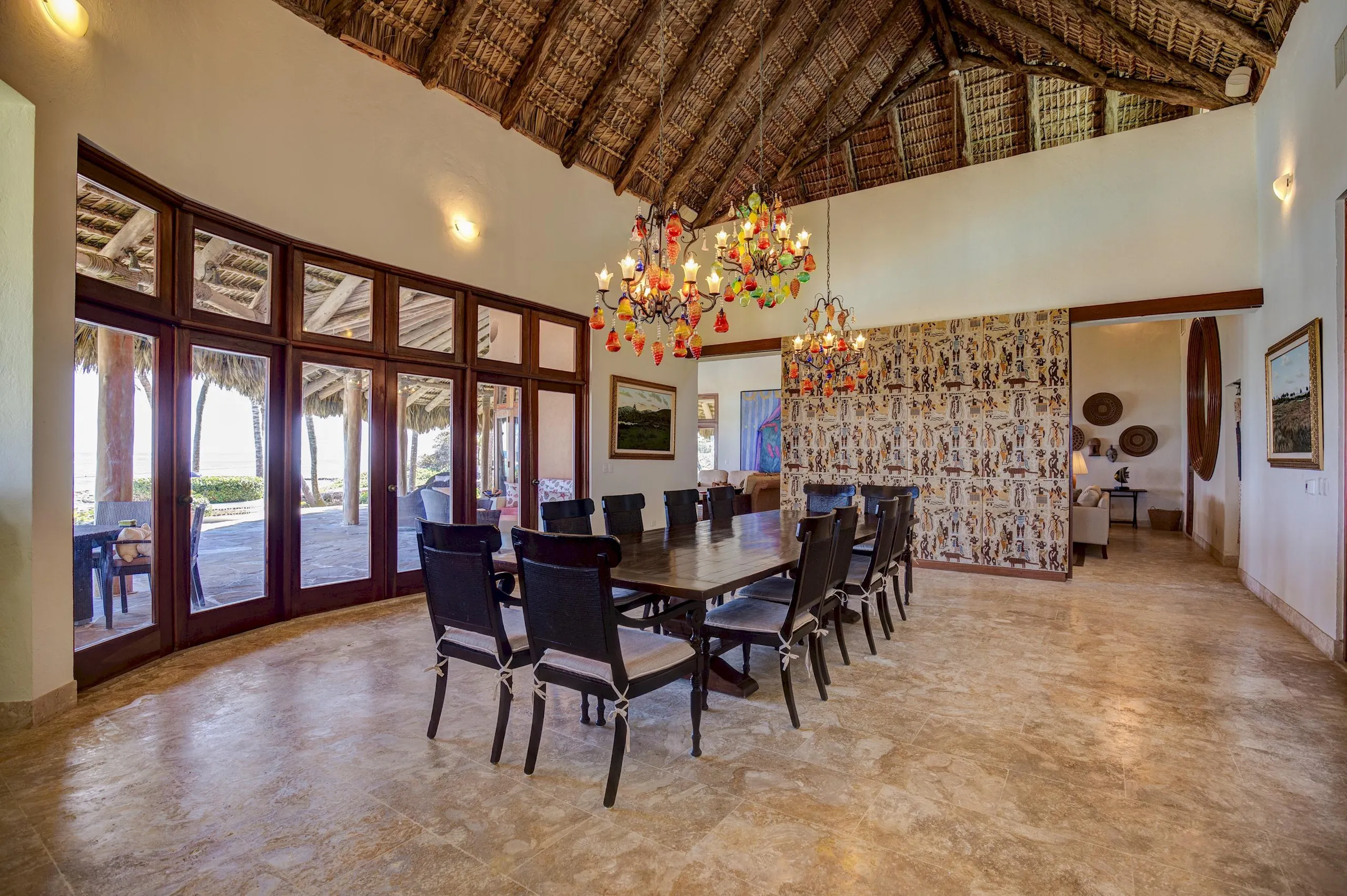 Splendid Waterfront Villa with Private Infinity Pool, and Stunning Sea Views — photograph 11