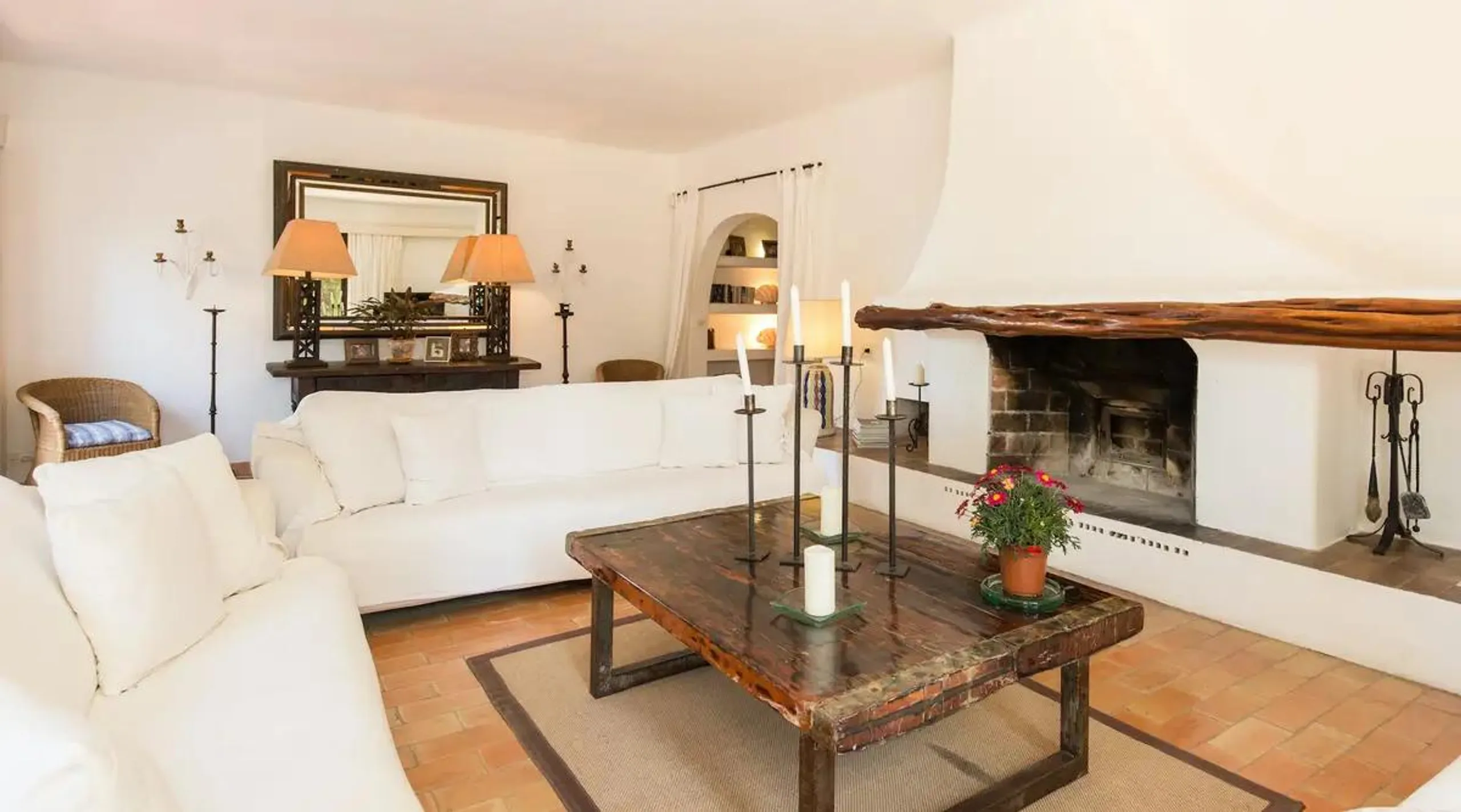 Idyllic Ibiza Retreat with Invigorating Pool and Dining Al-Fresco — photograph 7