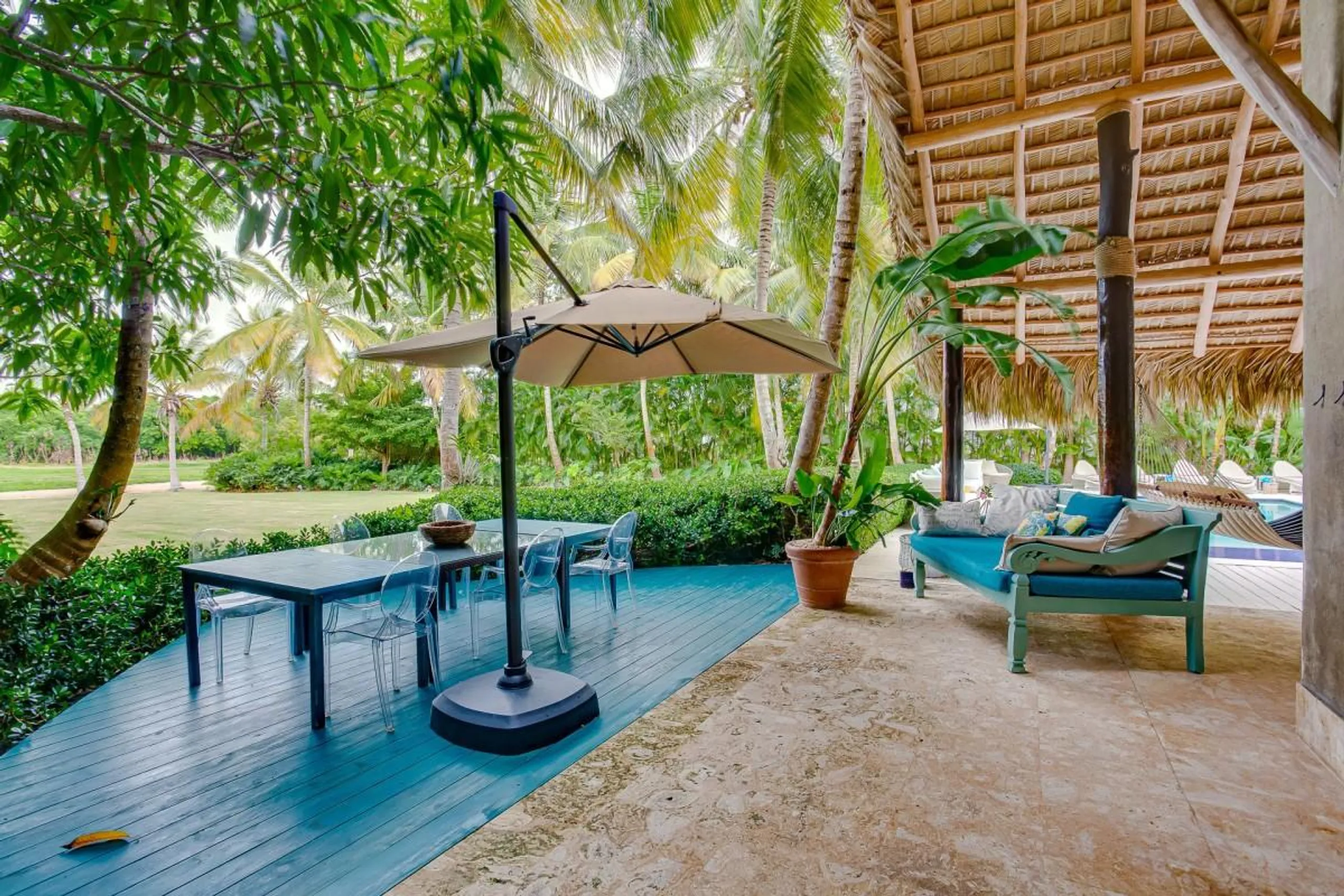 Fantastic Sustainable Villa with Palatial Pool Overlooking La Cana Golf Course in Punta Cana — photograph 8