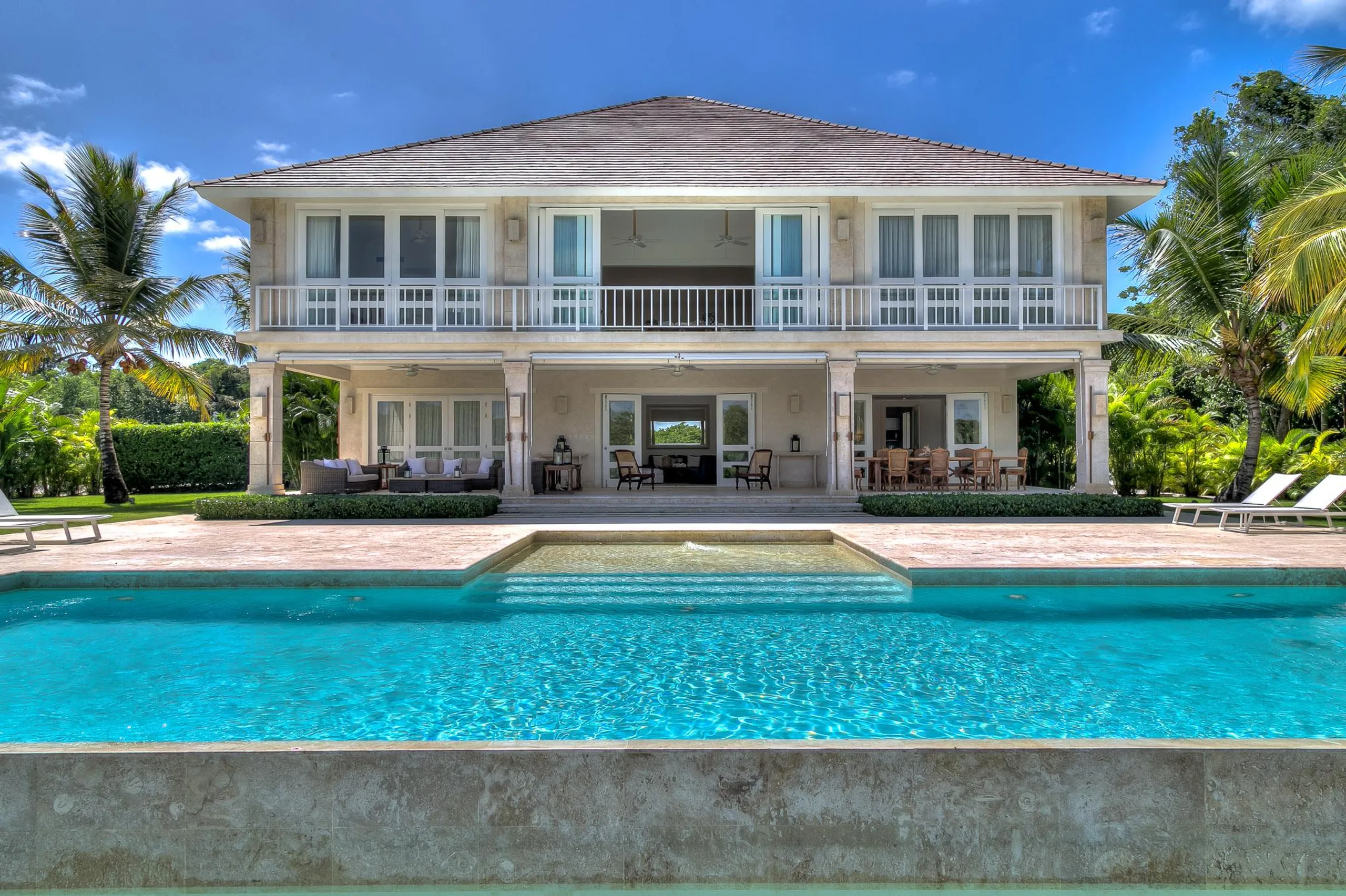 Invigorating 5-Bedroom Villa with Golf Course Views and Private Garden in Punta Cana Resort — photograph 2