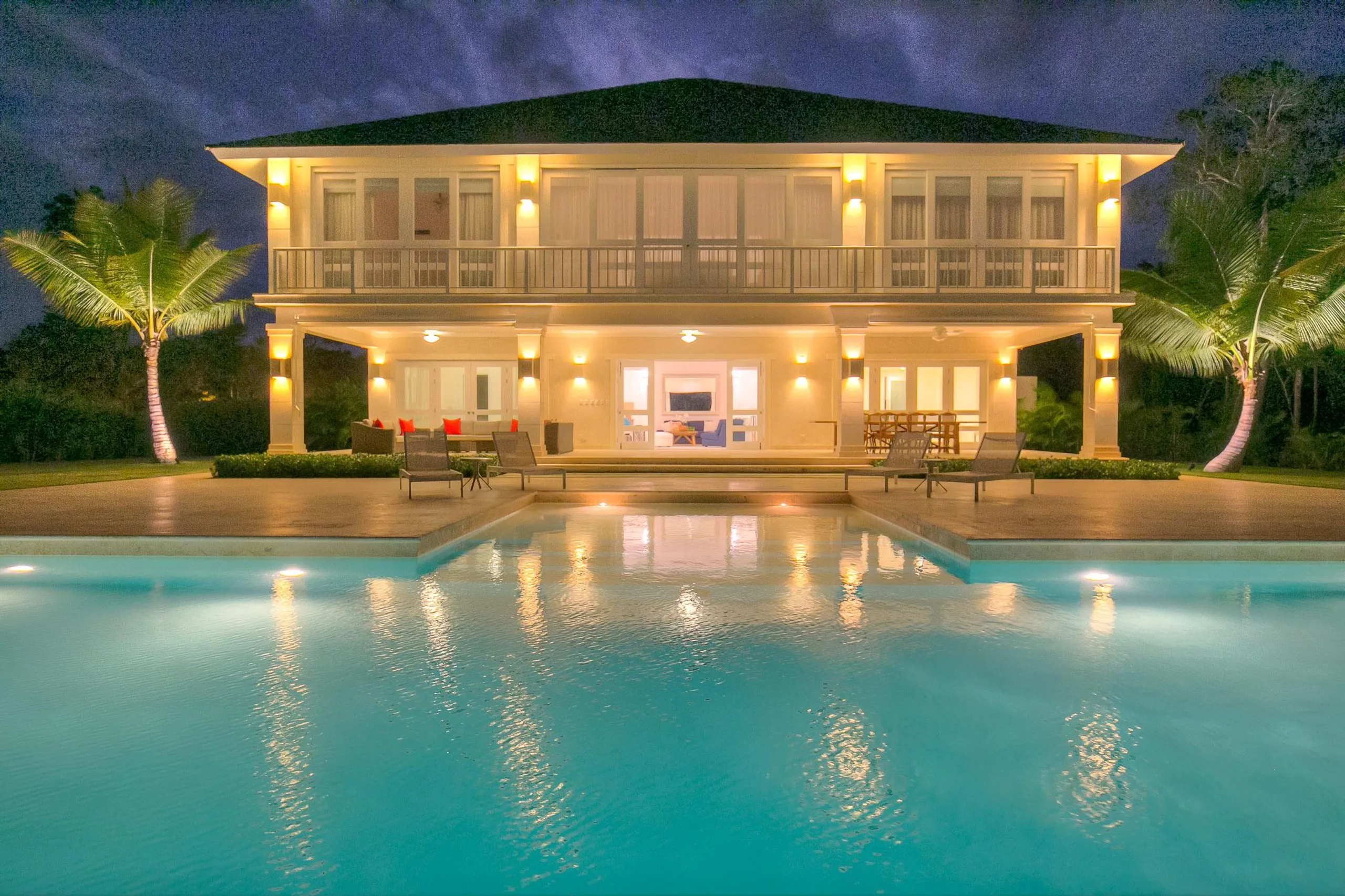 Invigorating 5-Bedroom Villa with Golf Course Views and Private Garden in Punta Cana Resort — photograph 4