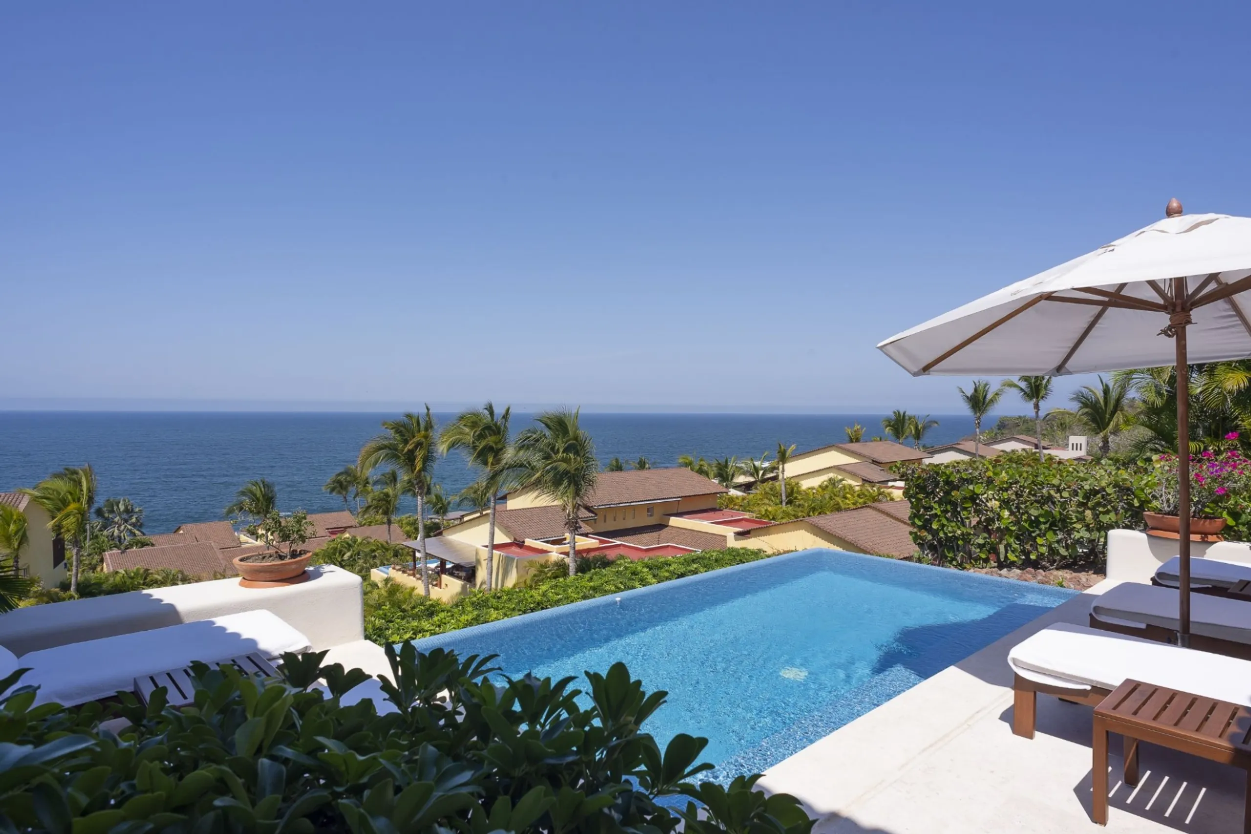 Prestigious Four Seasons Punta Mita Villa with Private Pool & Resort Access — photograph 4