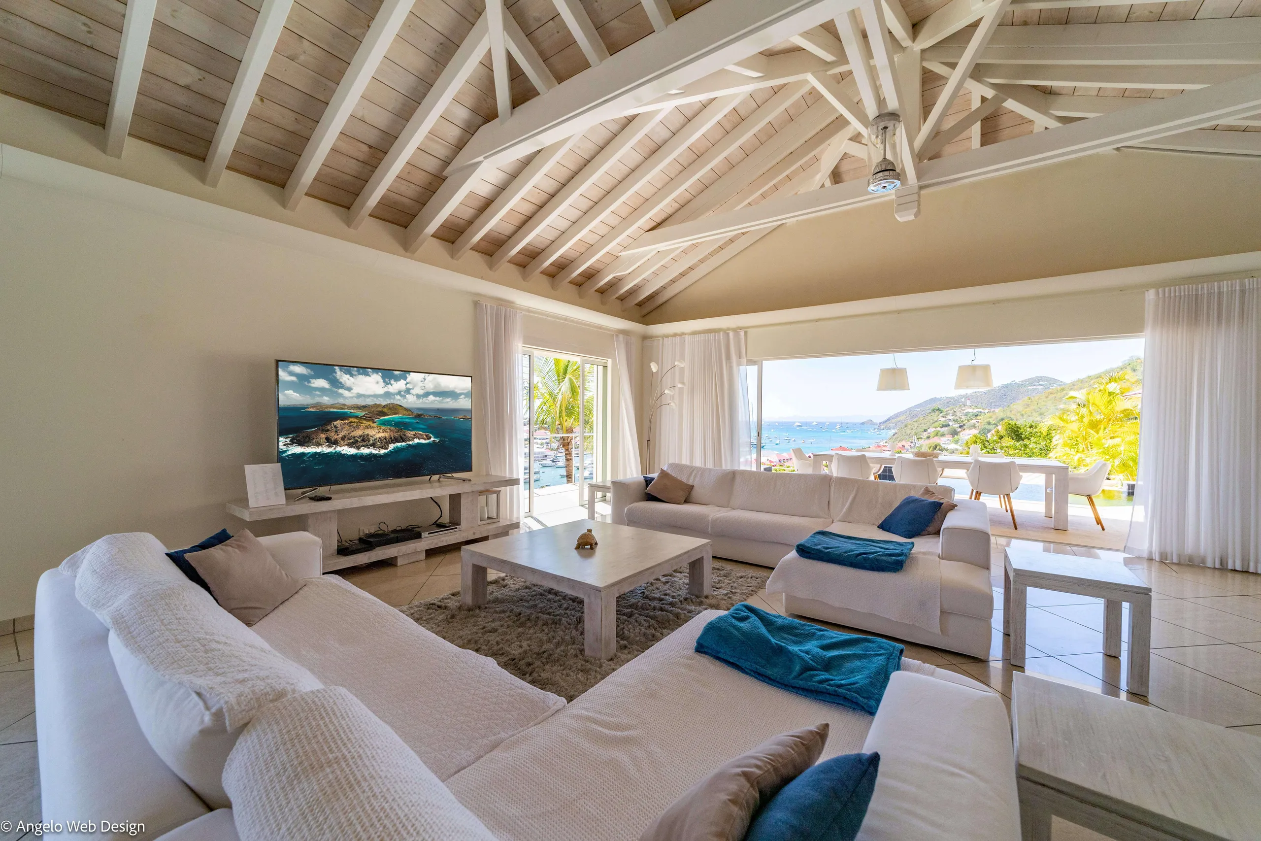 Harbor Front View Villa with Infinity Pool in Gustavia, St. Barths — photograph 11