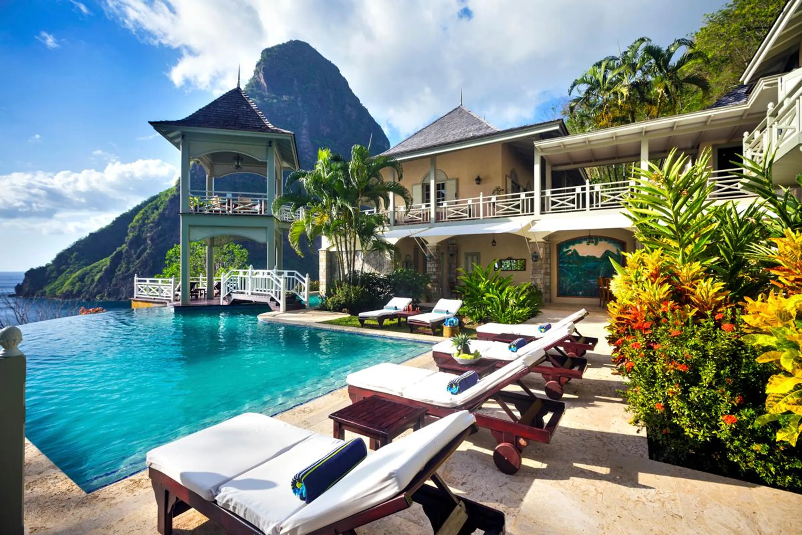 Majestic 5BR Villa with Private Pool and Incredible Views of Petit Piton — photograph 3