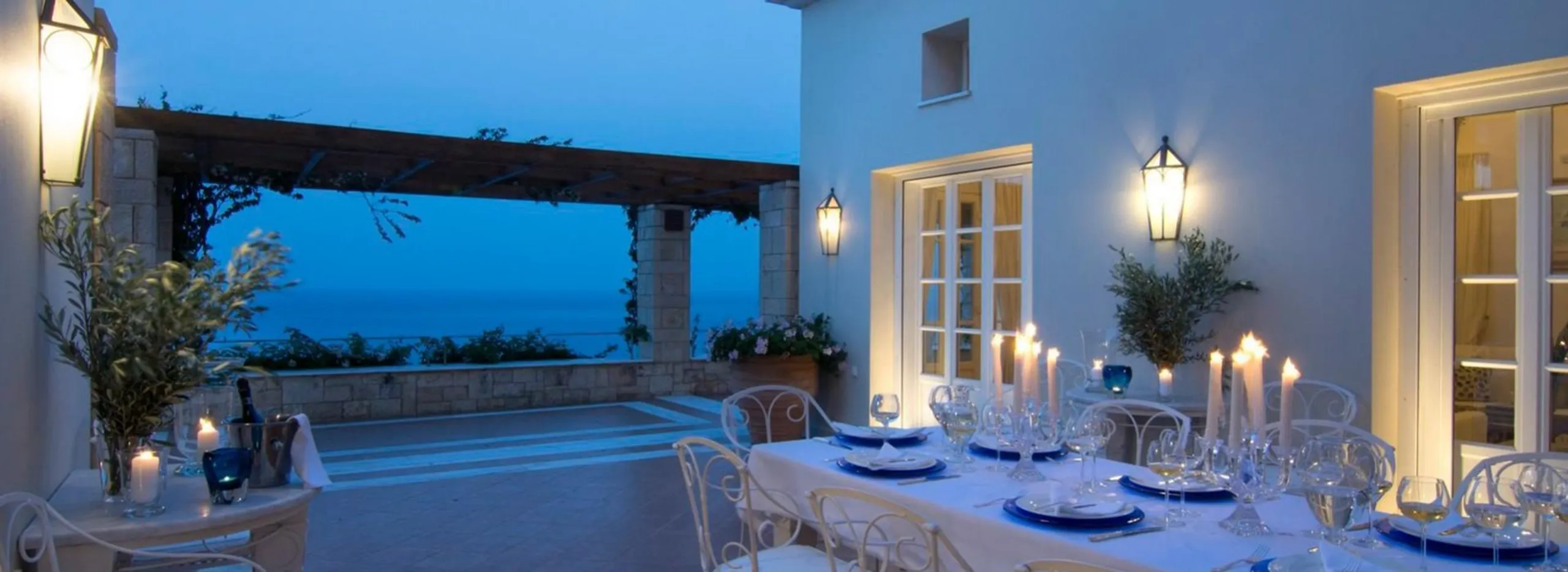 Majestic Villa with Private Heated Pool and Amazing Views of Endless Blue Touching the Horizon — photograph 4
