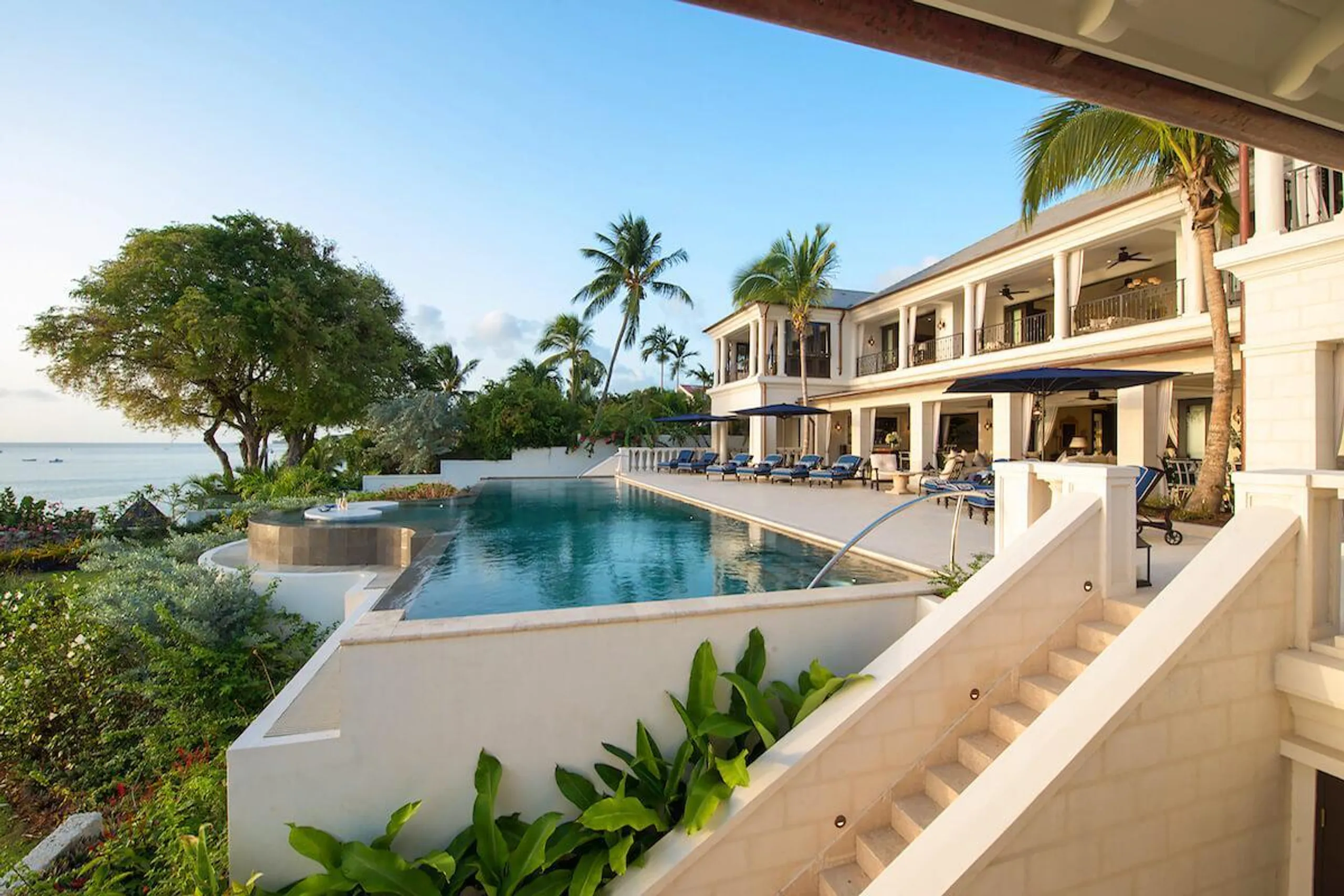 Elegant St James Ocean View Villa with Infinity Pool — photograph 2