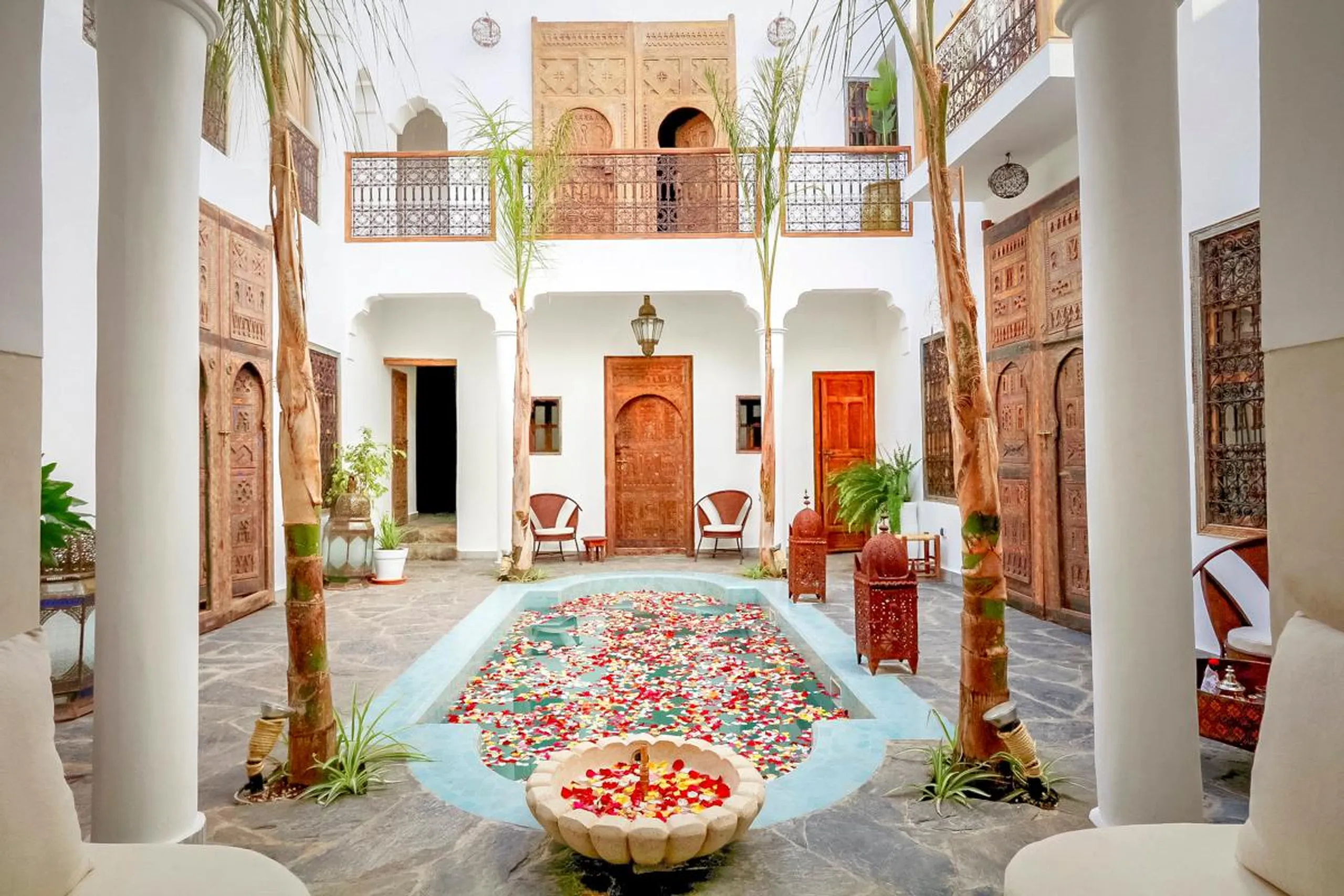 Majestic Traditional Villa in Marrakesh with Pool — photograph 7