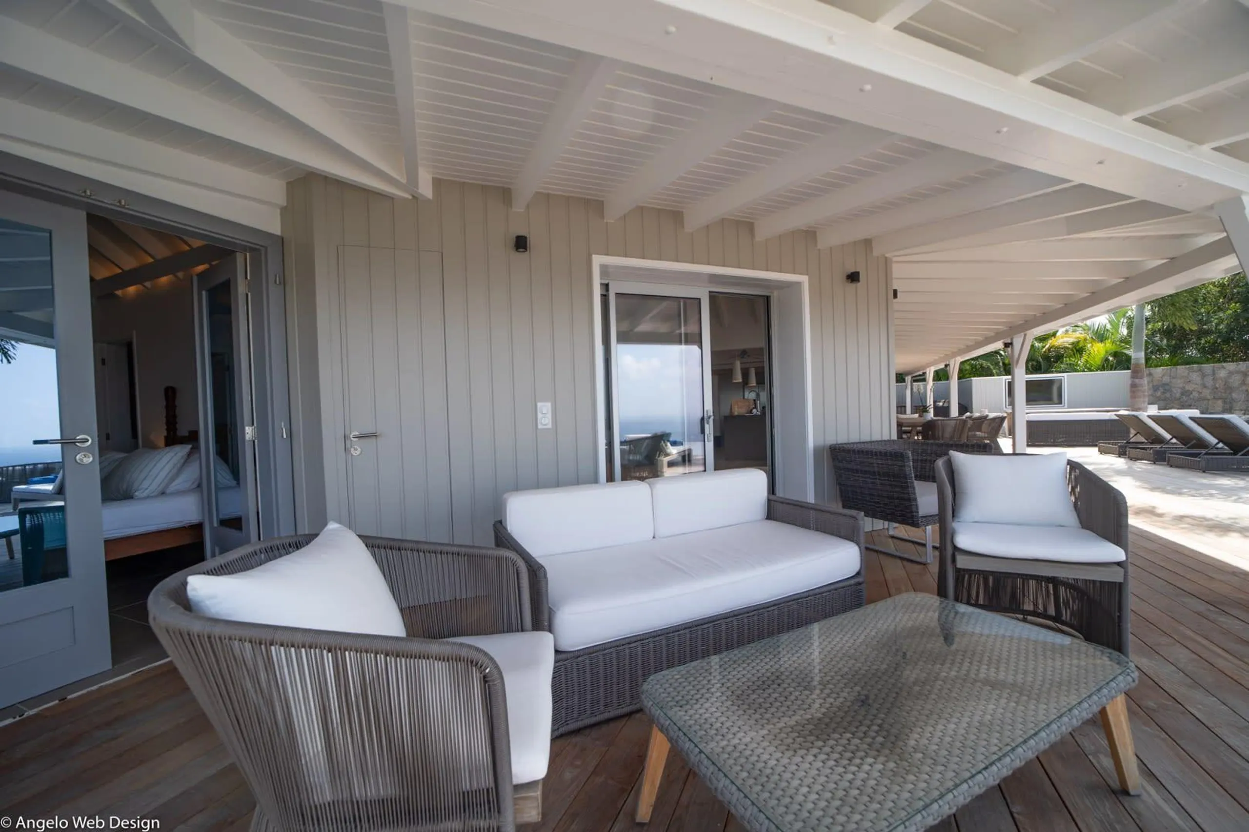 Chic Five-Bedroom Retreat with Infinity Pool, Jacuzzi, and Ocean Views — photograph 10