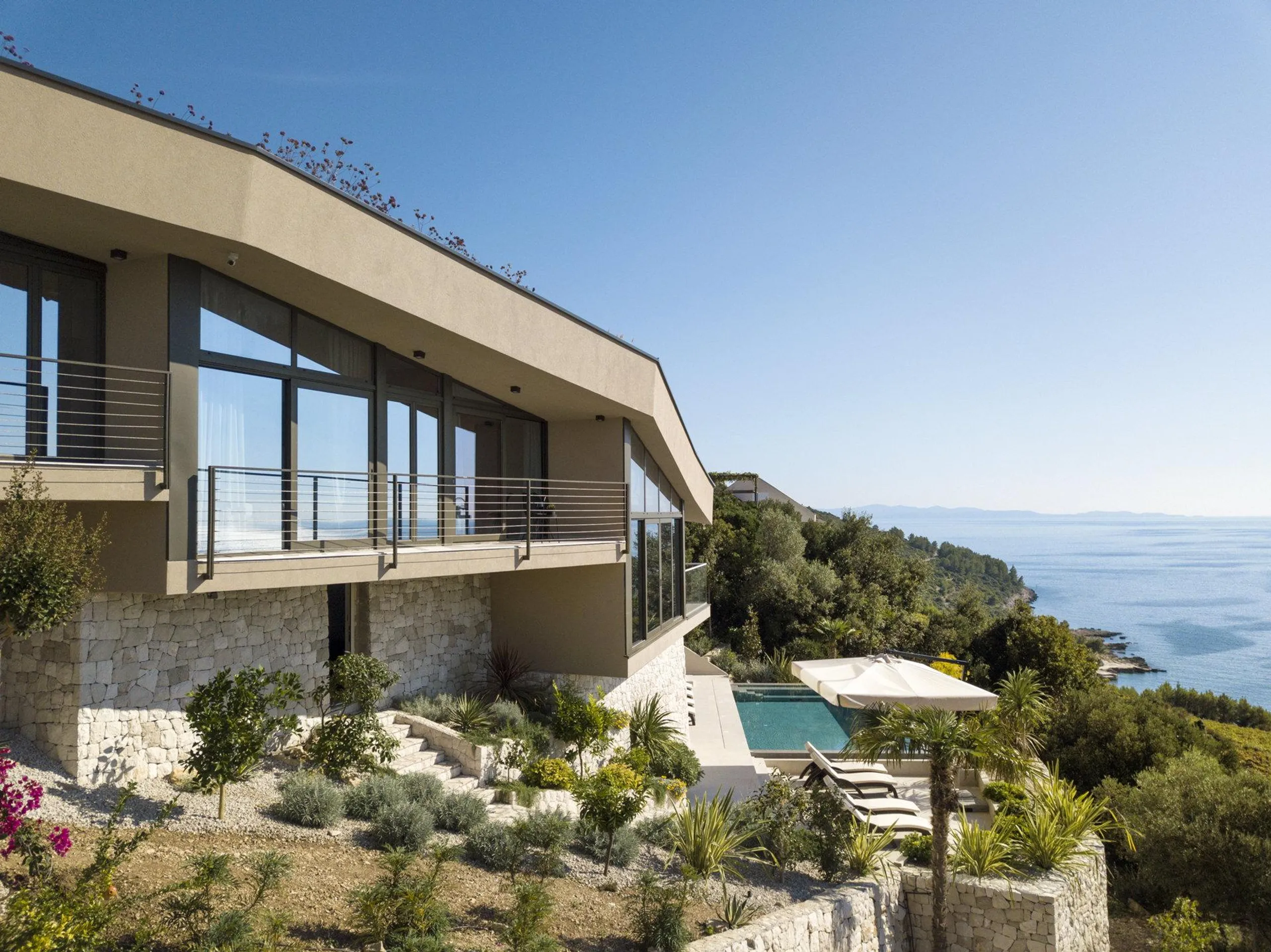Fantastic 4Bedroom Villa with Infinity Pool and Sea Views — photograph 5