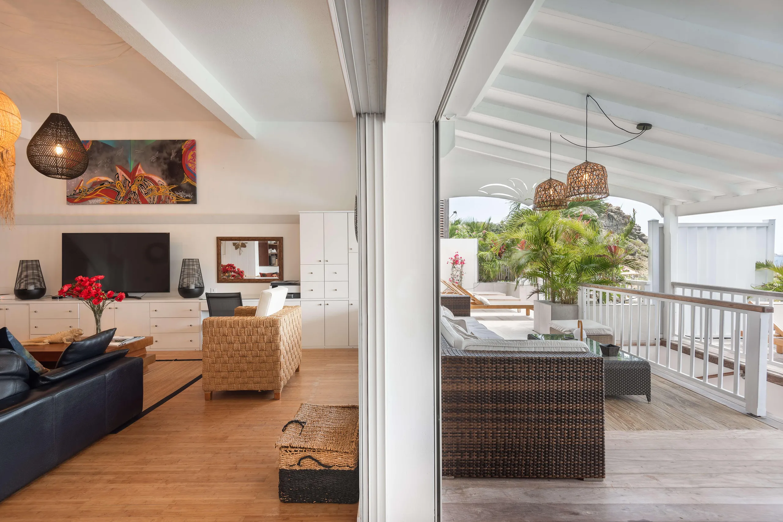 Chic and Charming Villa with Private Pool and Ocean Views — photograph 11