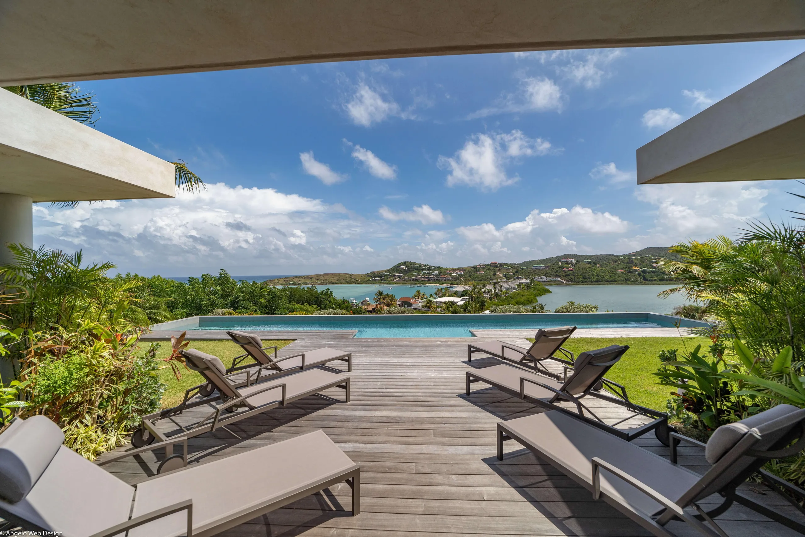 Modern and Aesthetic Styled Villa with Private Pool and Sea View — photograph 6