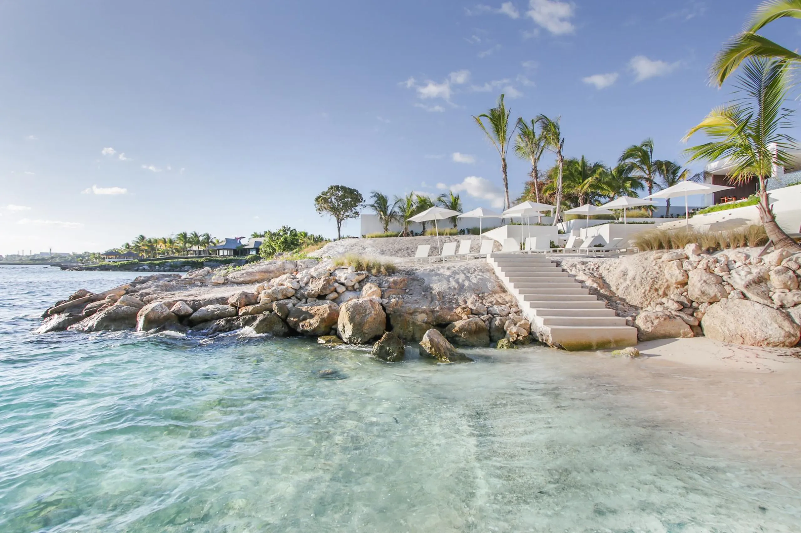 Sumptuous 12BR Sanctuary with Private Pool and Stunning Views — photograph 3
