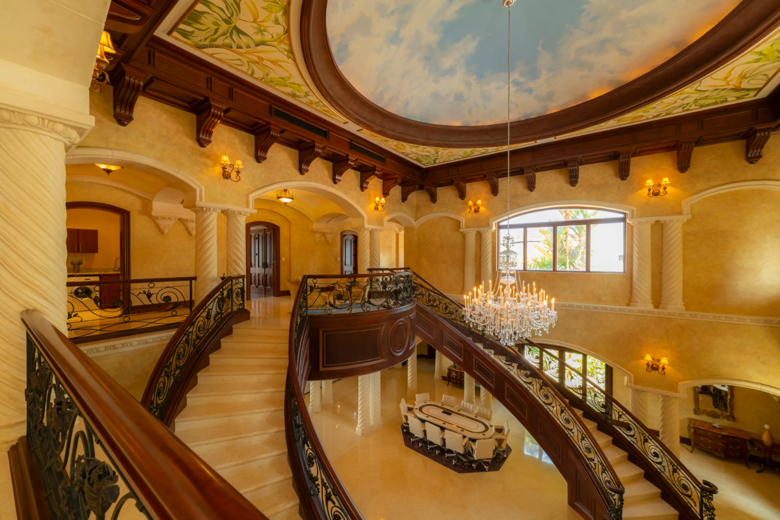 Grand Los Sueños 10-Bedroom Mansion with Infinity Pool, Helipad & Panoramic Views — photograph 7