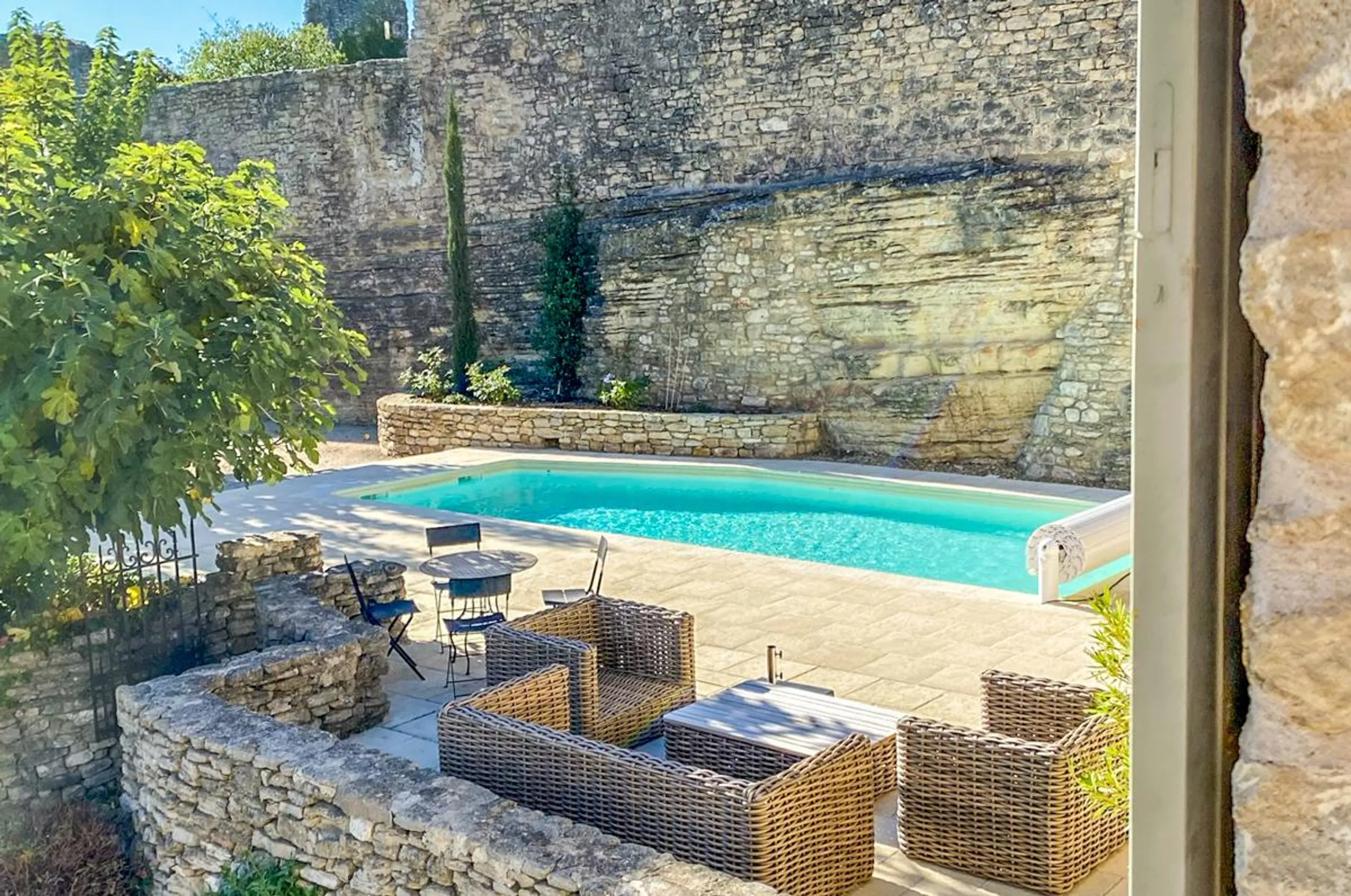 Resplendent 17th Century Villa with Private Heated Pool and Scenic Trails — photograph 2