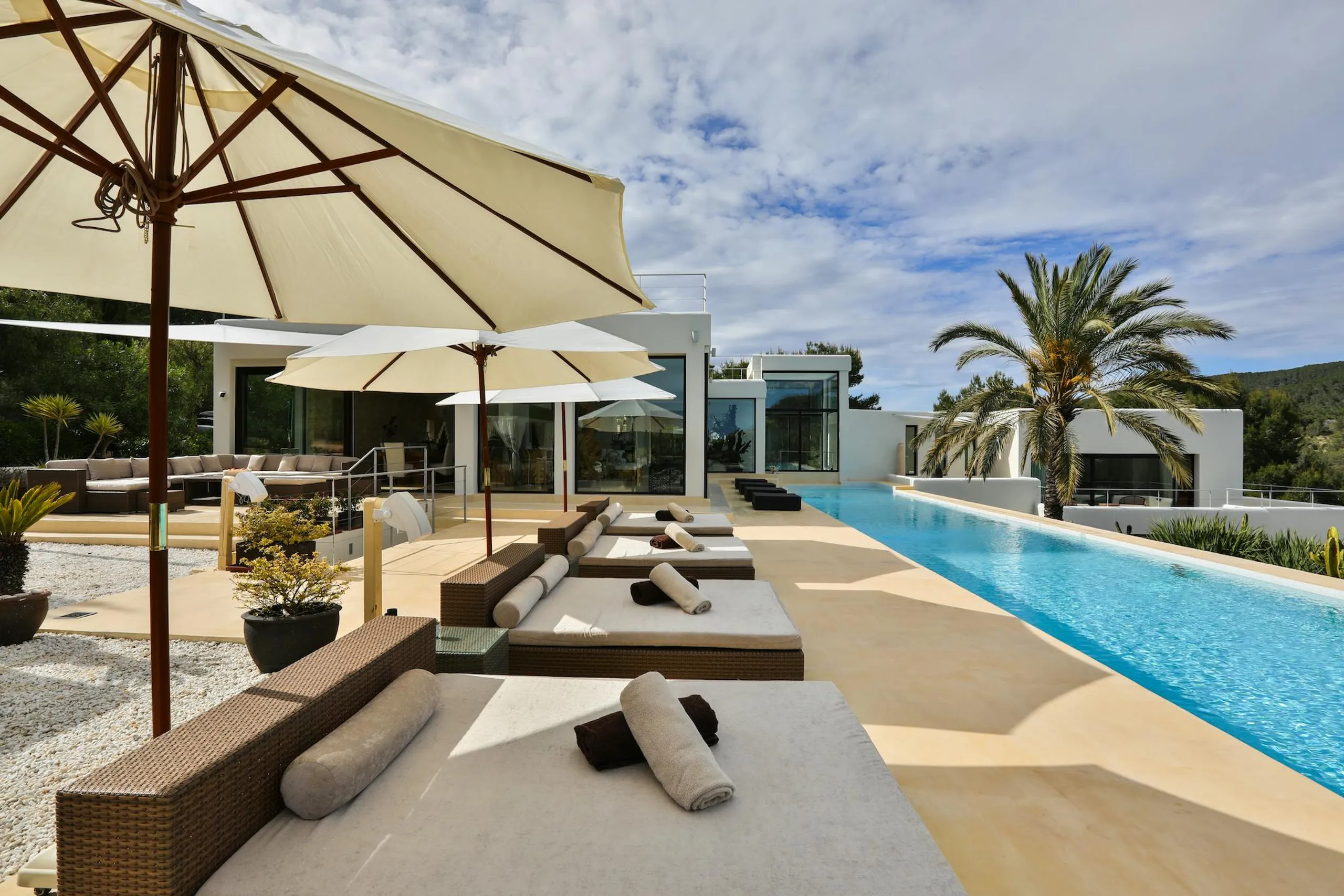 Magnificent Modern Ibiza Estate with Infinity Pool and Zen Garden Grounds — photograph 7