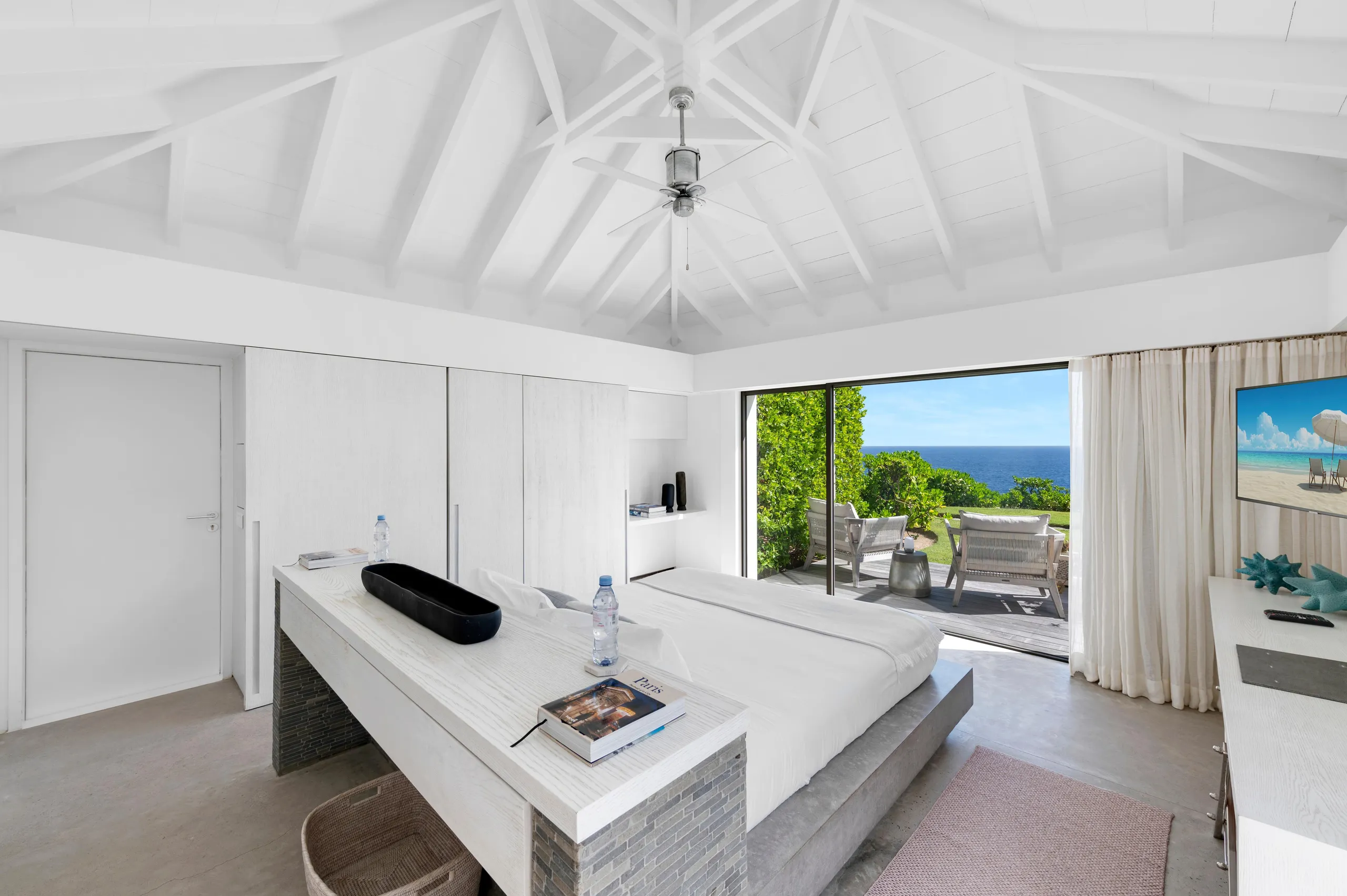 Exceptional Architectural Estate with Private Pool and  Panoramic Ocean VIews — photograph 10