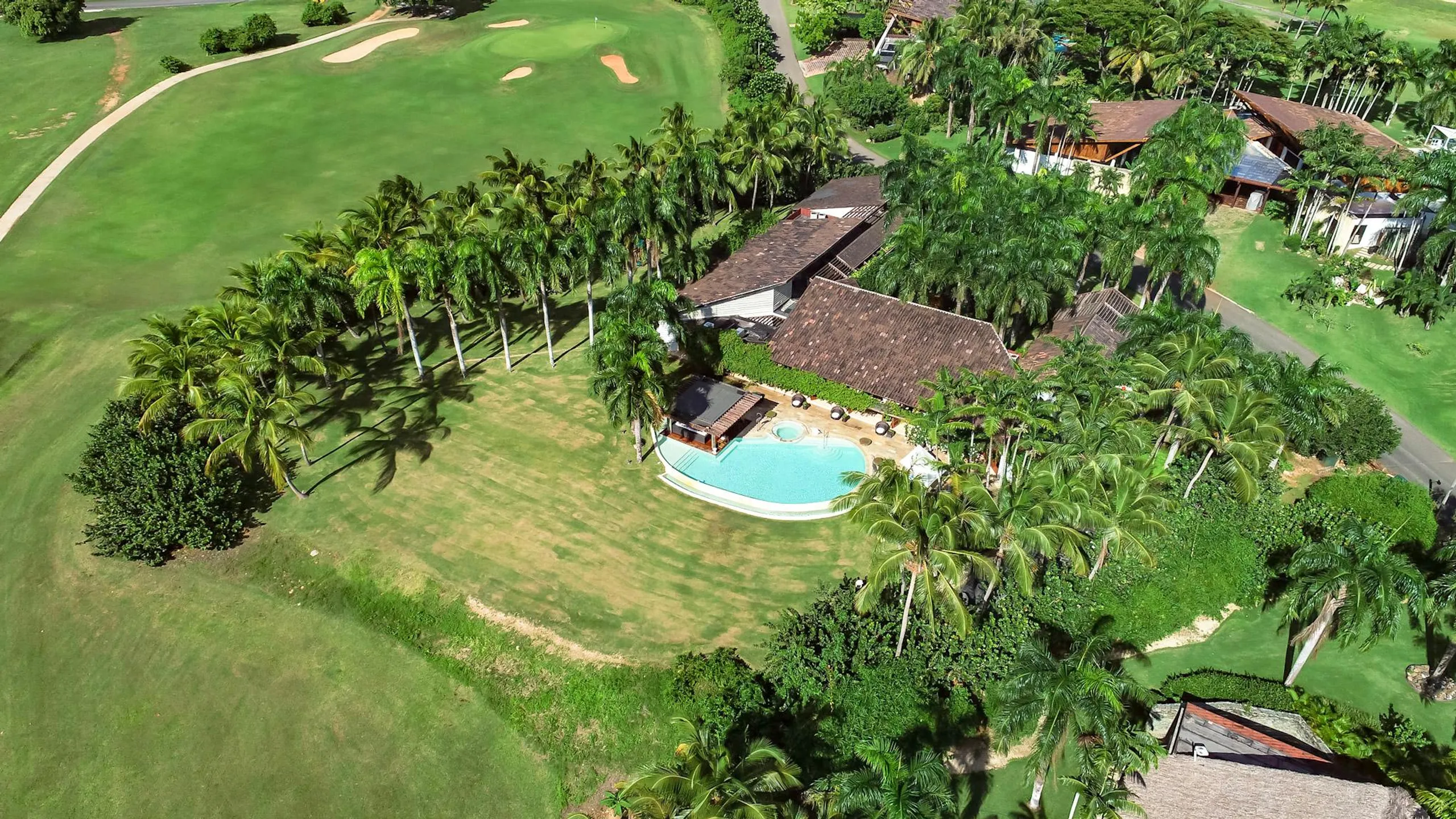 Elegant Casa de Campo Estate with Large Private Pool and Amazing Gardens — photograph 4