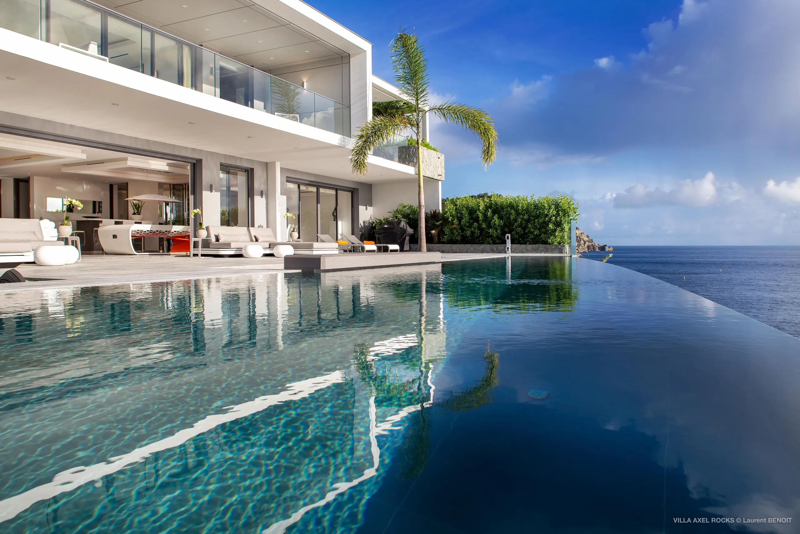 Sweeping Sleek and Stunning Oceanview Villa with Infinity Pool and Golfers Dream Fitness Equipment, Gustavia