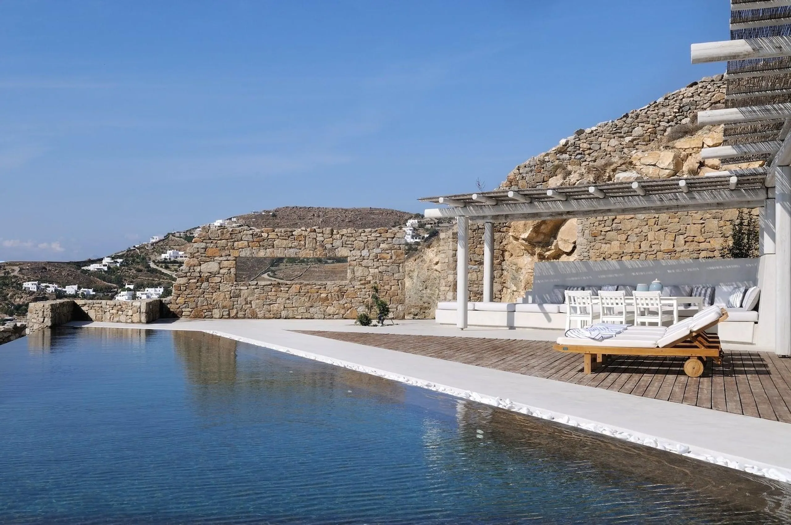 Majestic Oceanview Villa in Mykonos with Infinity Pool — photograph 4