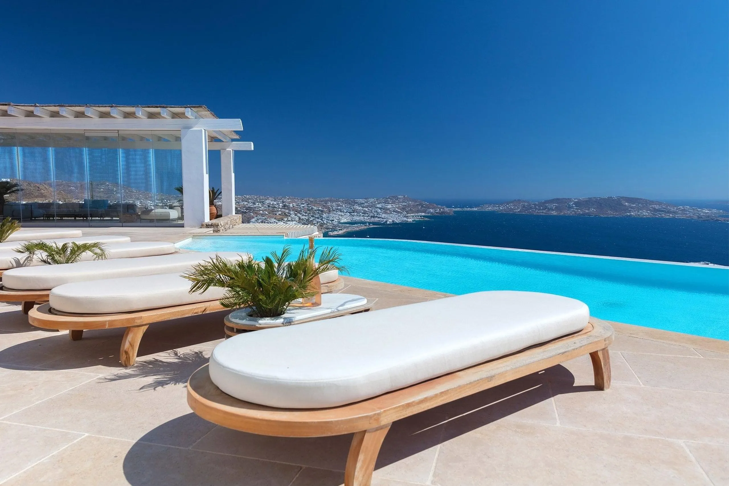 Rich Mykonos Villa with Crystalline Pool and Jacuzzi — photograph 1