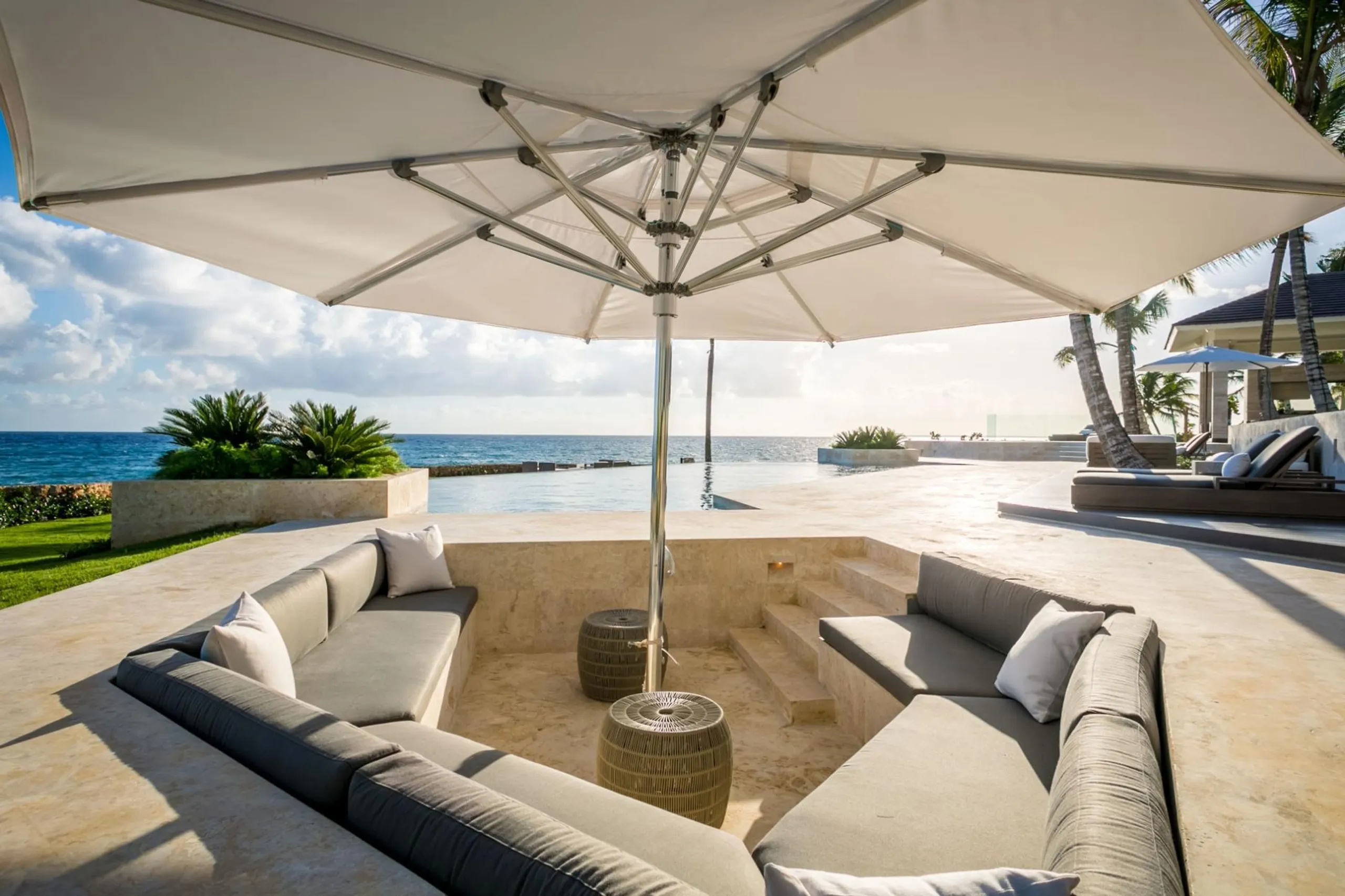 Beach-front Caribbean luxury Villa with Infinity Pool & Ocean Views — photograph 5