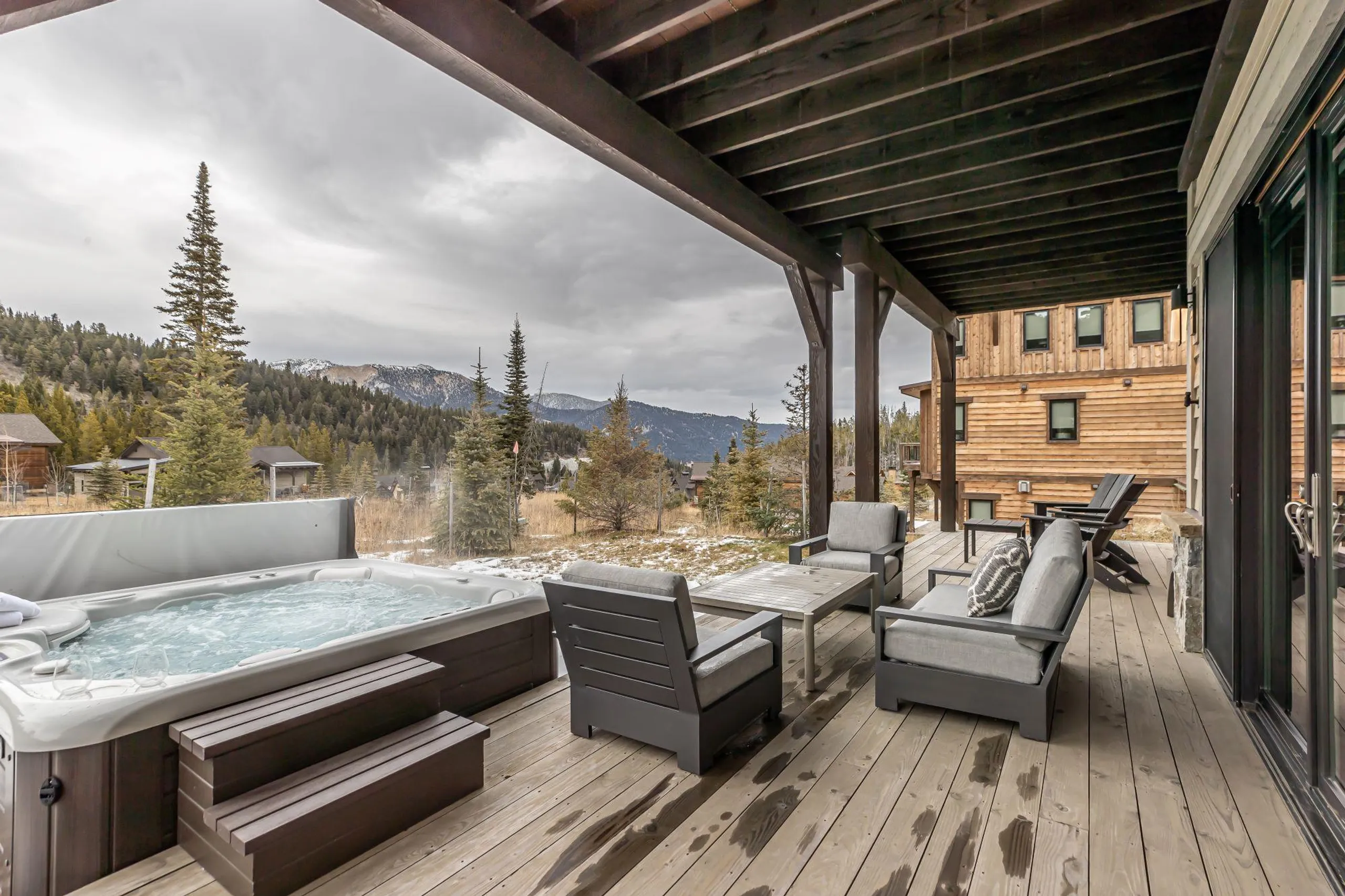 Serene Spanish Peaks Retreat with Jacuzzi, Fireplace and Firepit — photograph 3