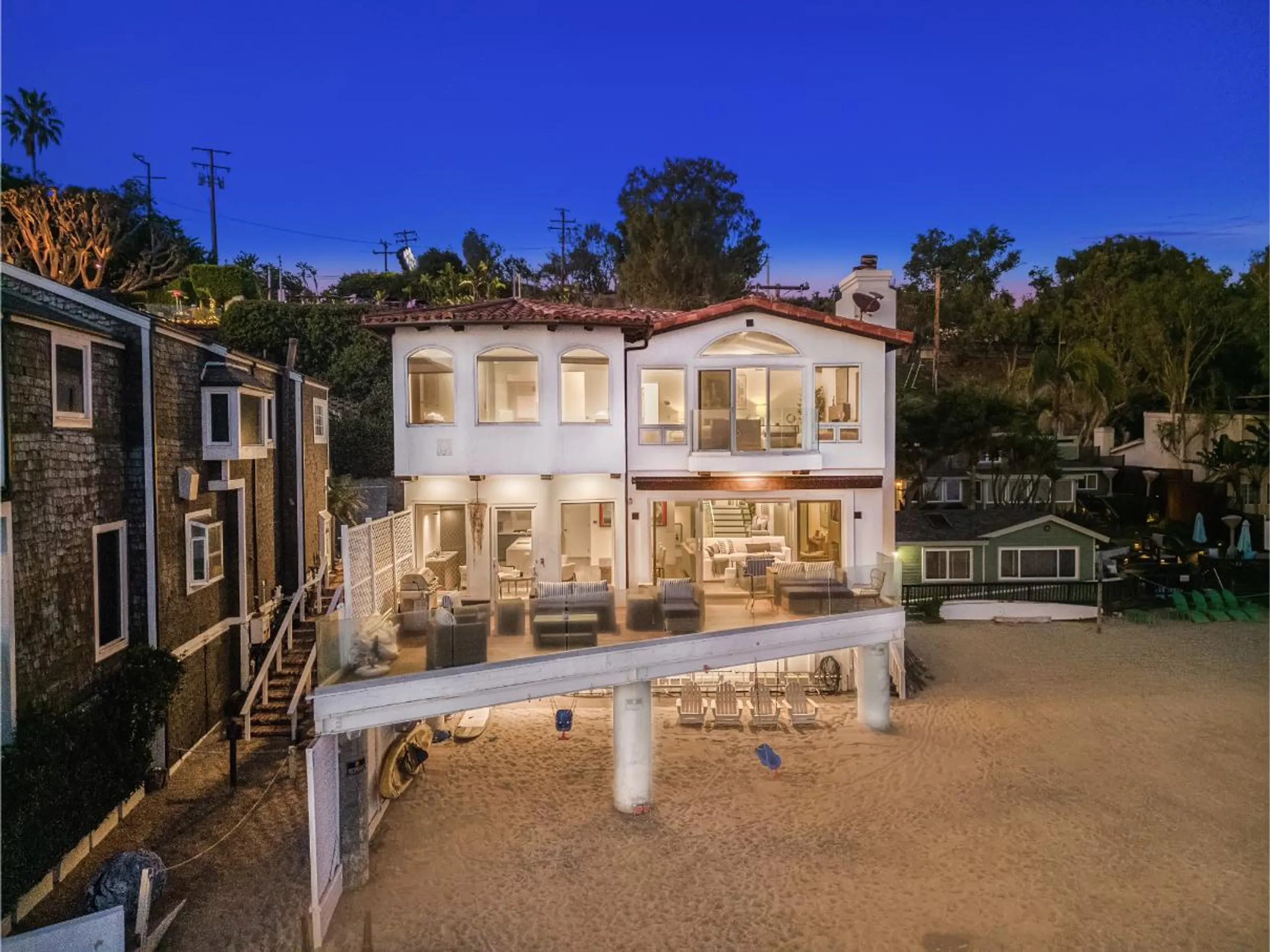 Breathtaking Malibu Villa with Walks to Beach, Malibu