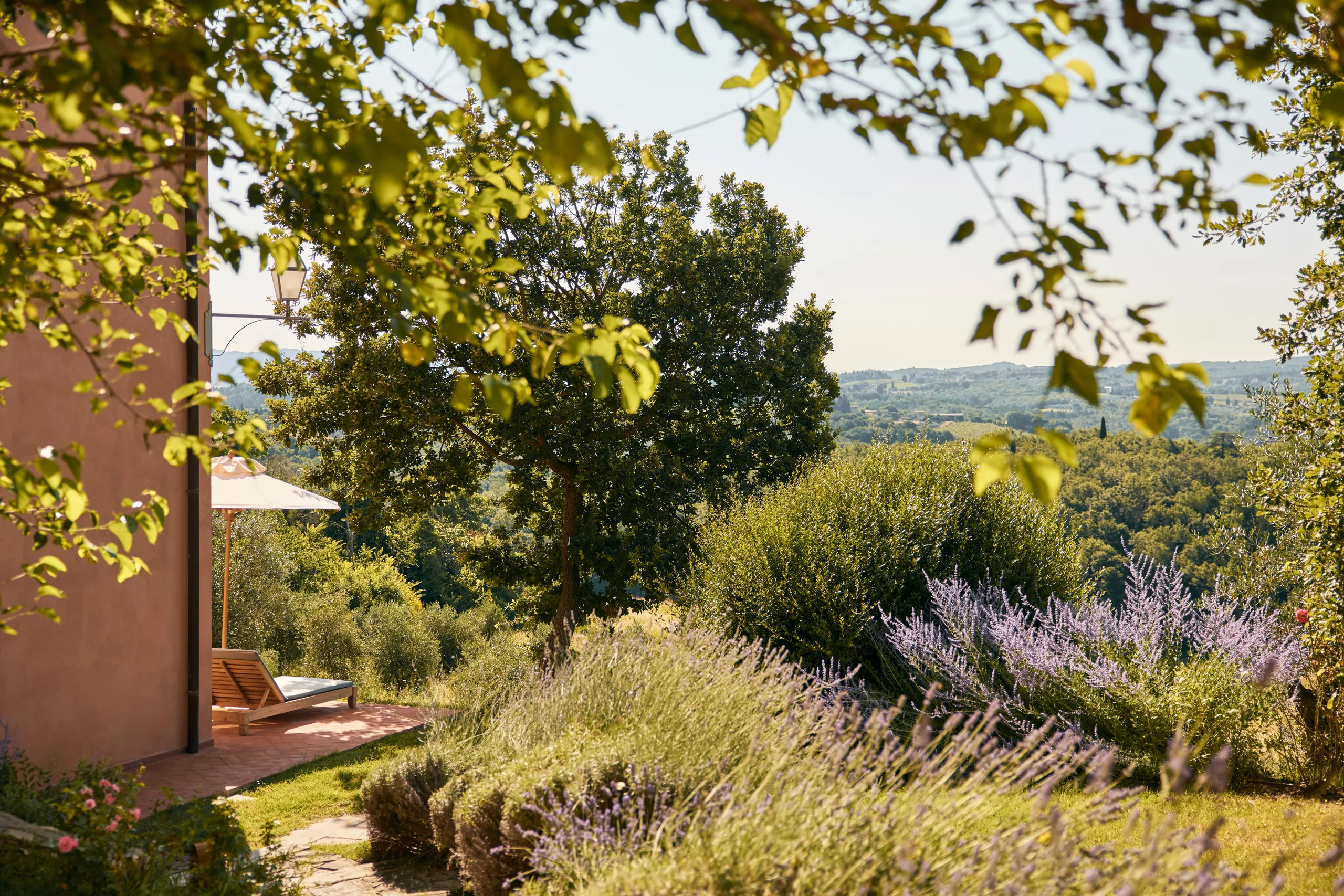 Tuscany Farmhouse Estate with Crystalline Pool and Gorgeous Views — photograph 8