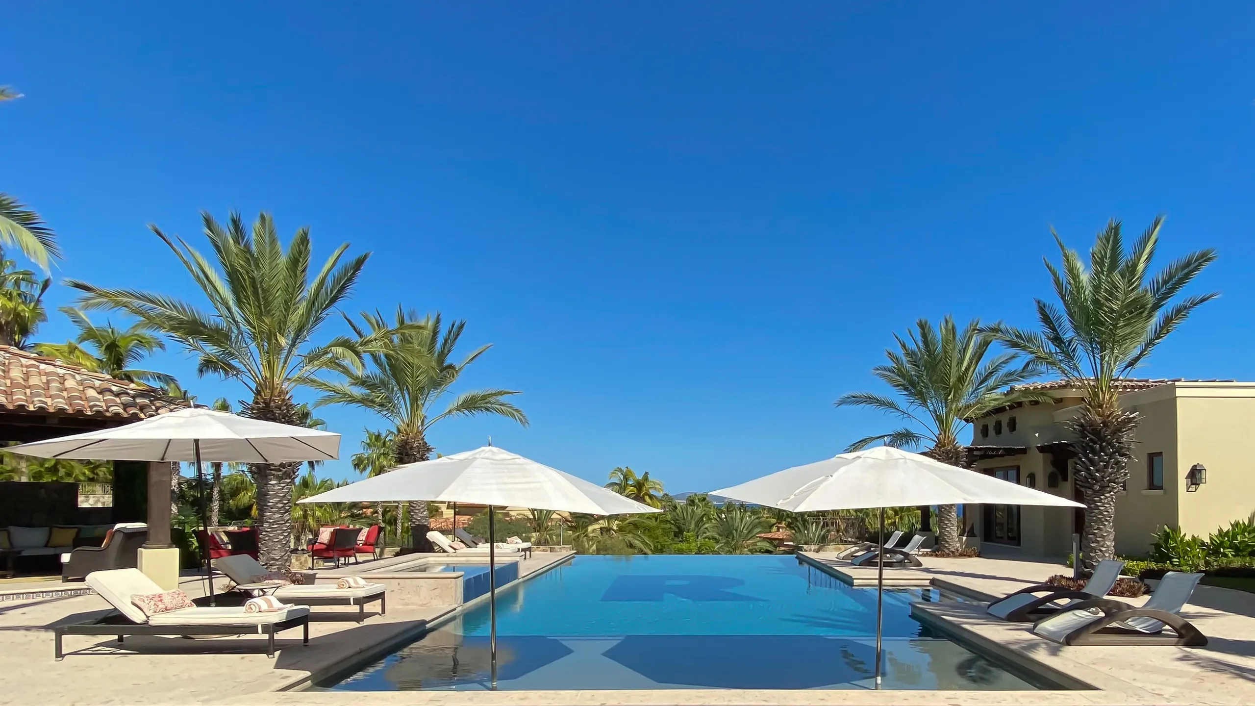 Luxurious Palmilla Mountain Villa with Infinity Pool & Sea Views — photograph 4