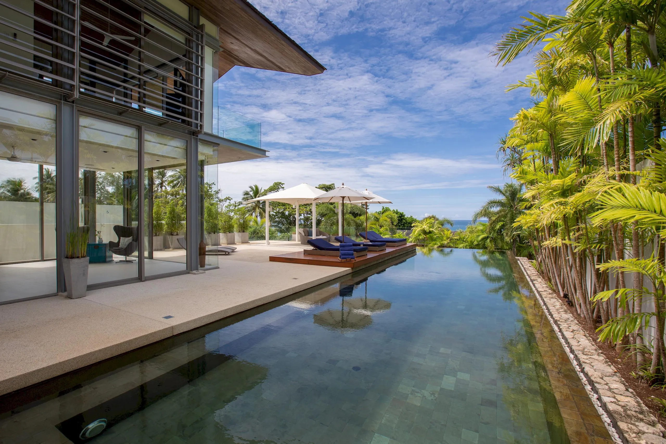 Sensational Tropical Villa with Luxury Pool — photograph 2