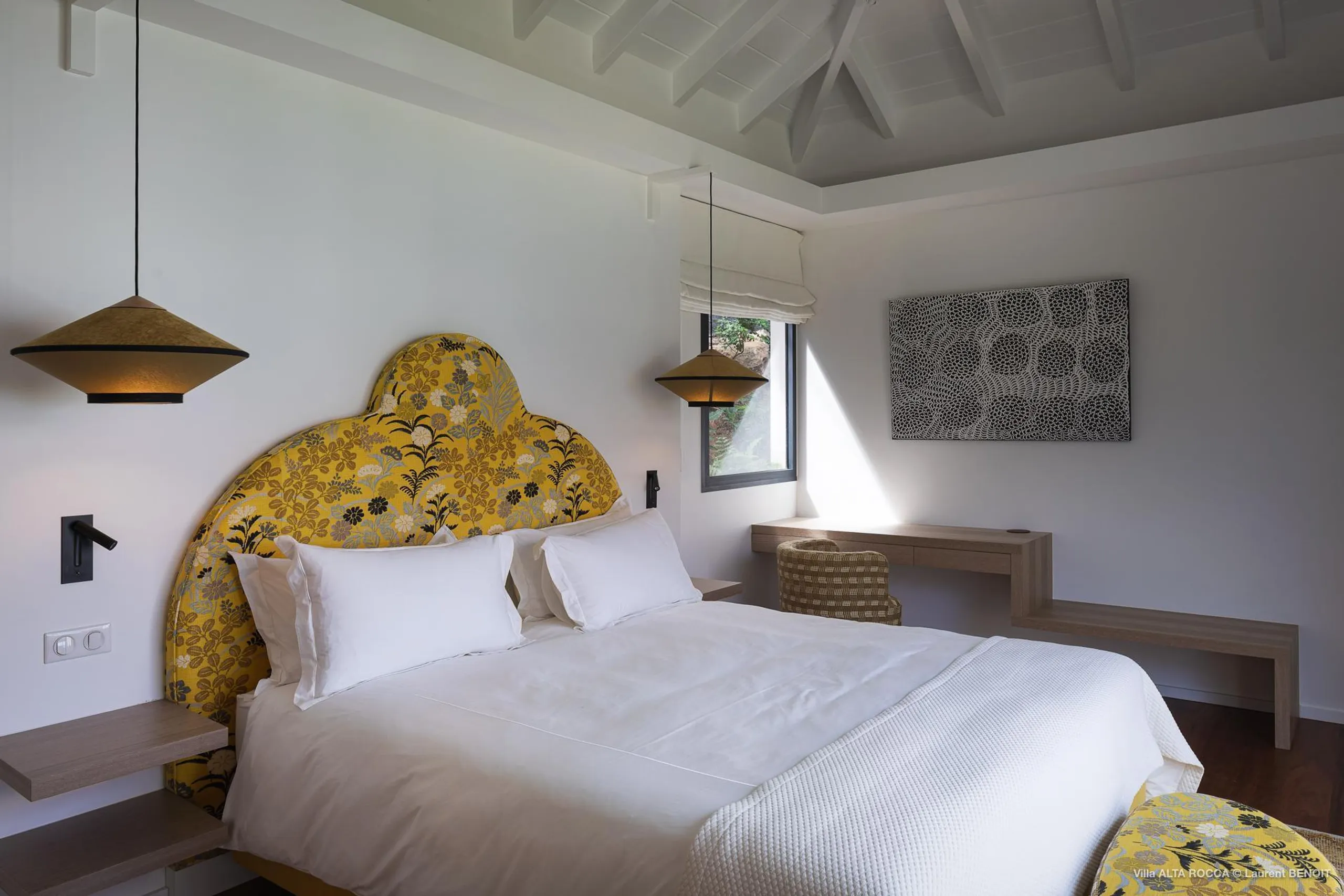 Exquisite Oceanside Villa with Infinity Pool and Zen Garden — photograph 12