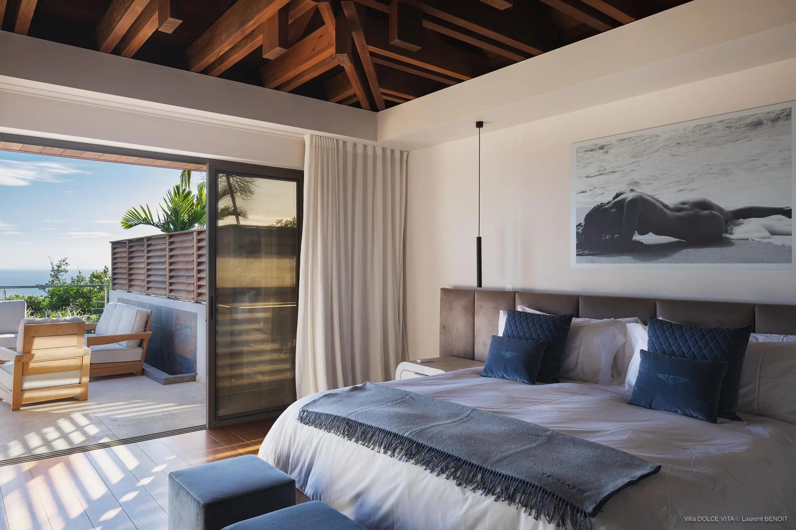 Contemporary Architectural Luxe Estate with Infinity Pool and Panoramic Views — photograph 9