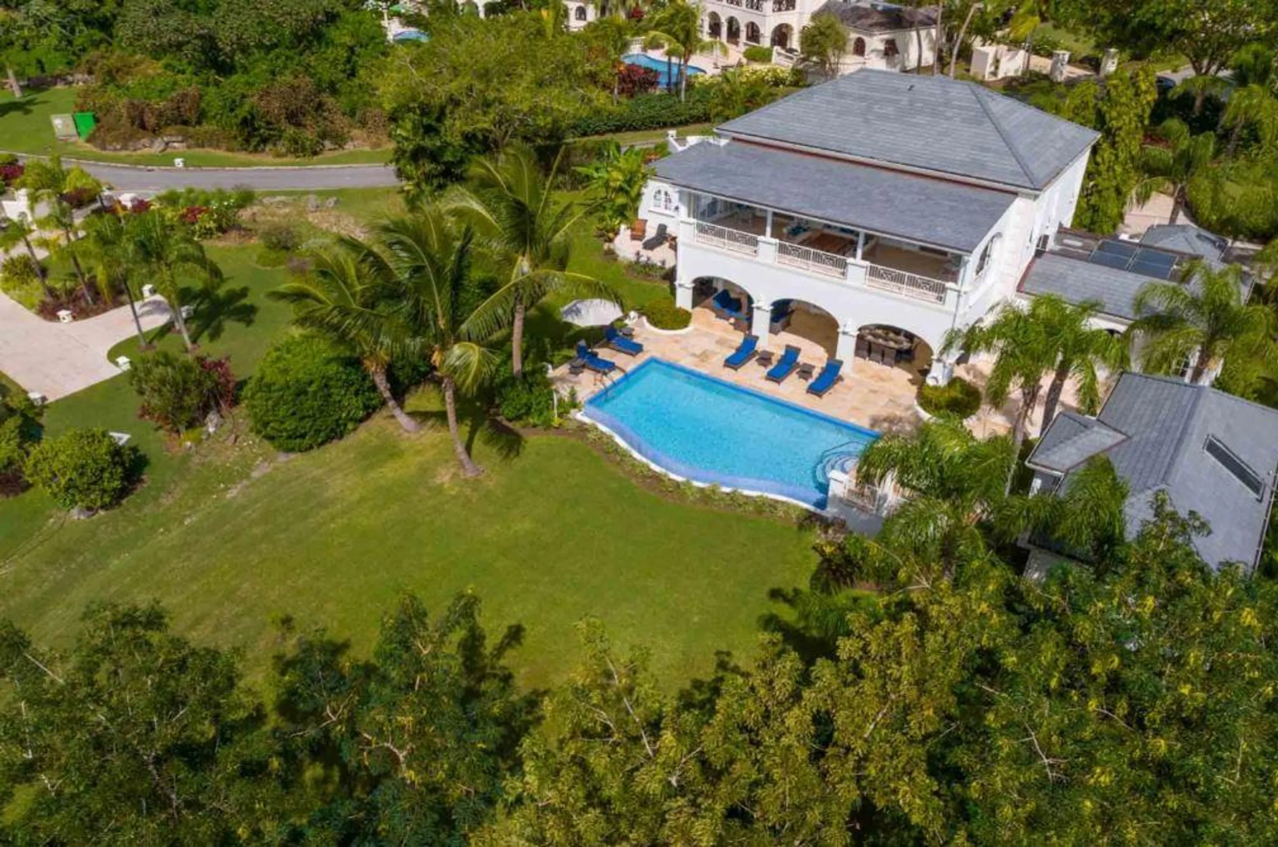 Splendid 6-Bedroom Villa on Royal Westmoreland with private Infinity Pool, Golf, and Caribbean Views — photograph 5