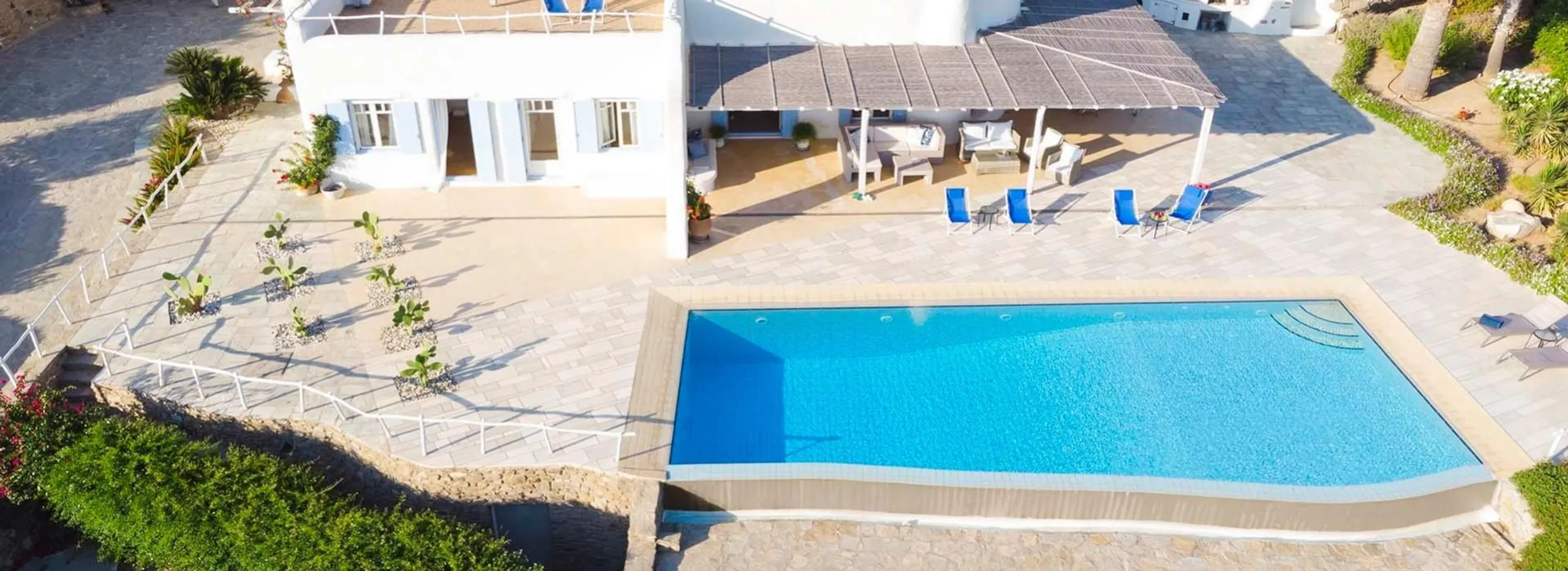 Prestige Oasis Villa with Private Infinity Pool and Traditional Cycladic Style with Modern Architectural Elements — photograph 3
