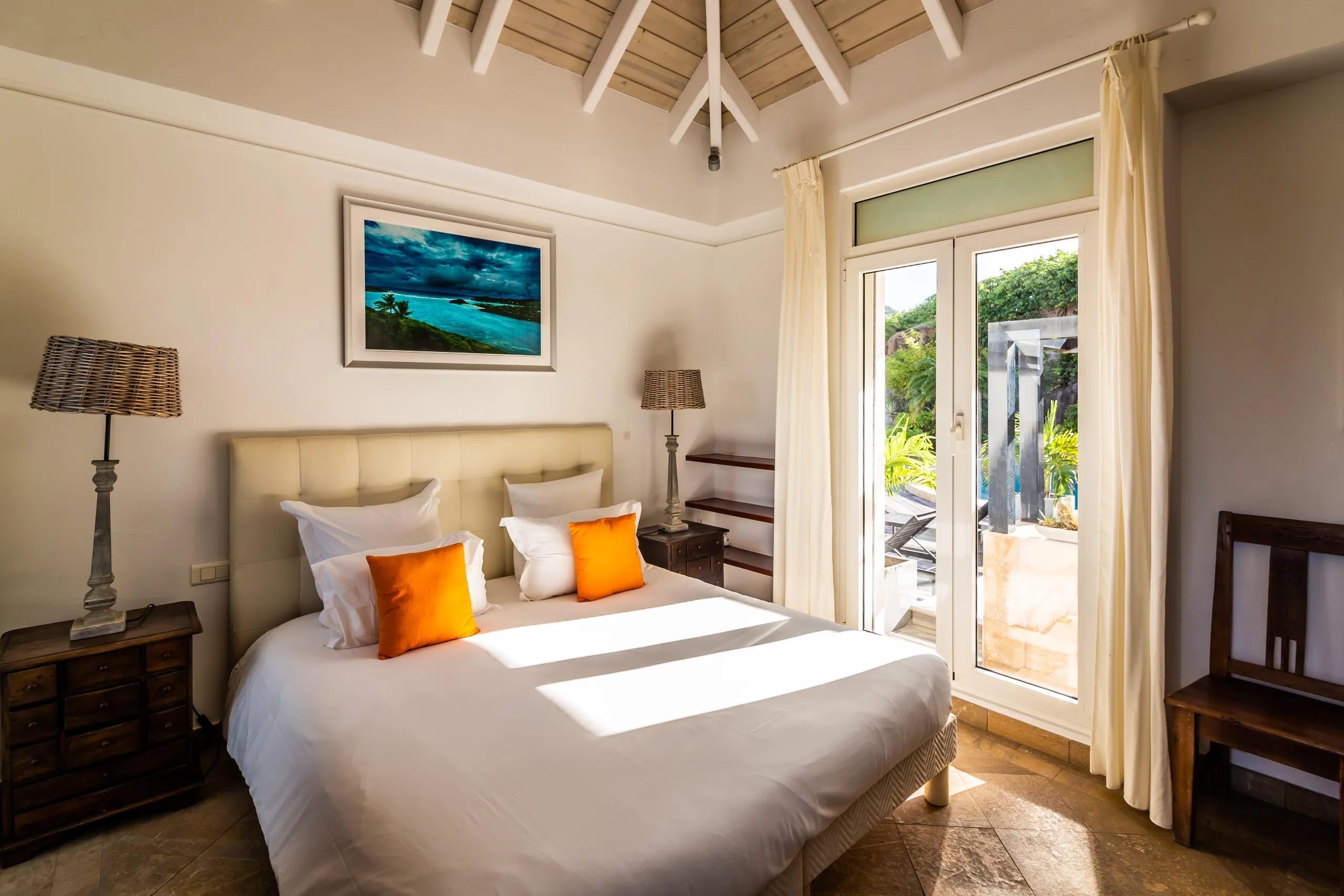 Magnificent Paradise Estate with Private Pool and Walks to Beach — photograph 7