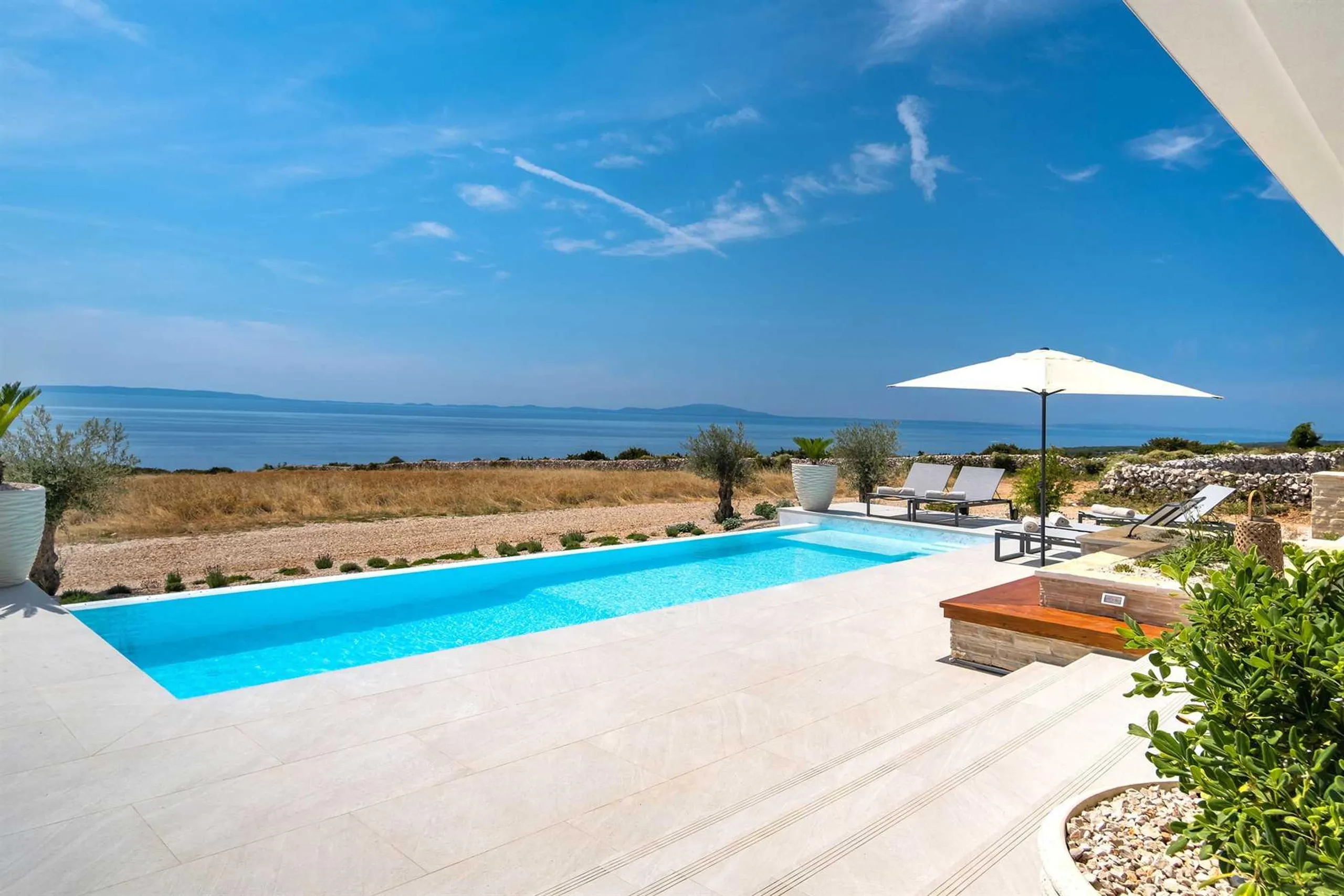 Captivating Villa Oasis in Novalja with Private Infinity Pool and Amazing Sea Views, Novalja