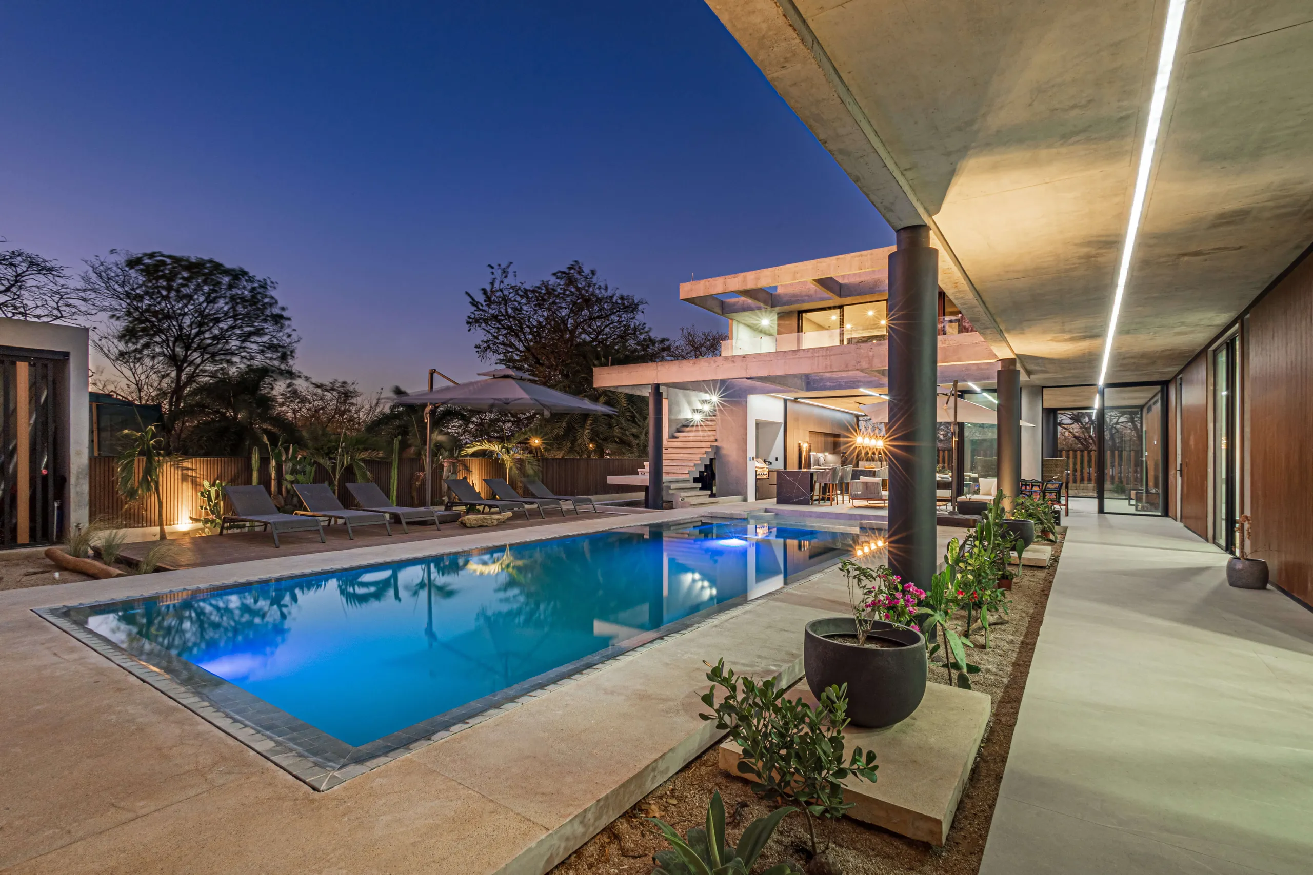 Modern 6-Bedroom Villa with Private Pool, Panoramic and  Floor-to-Ceiling Views — photograph 11