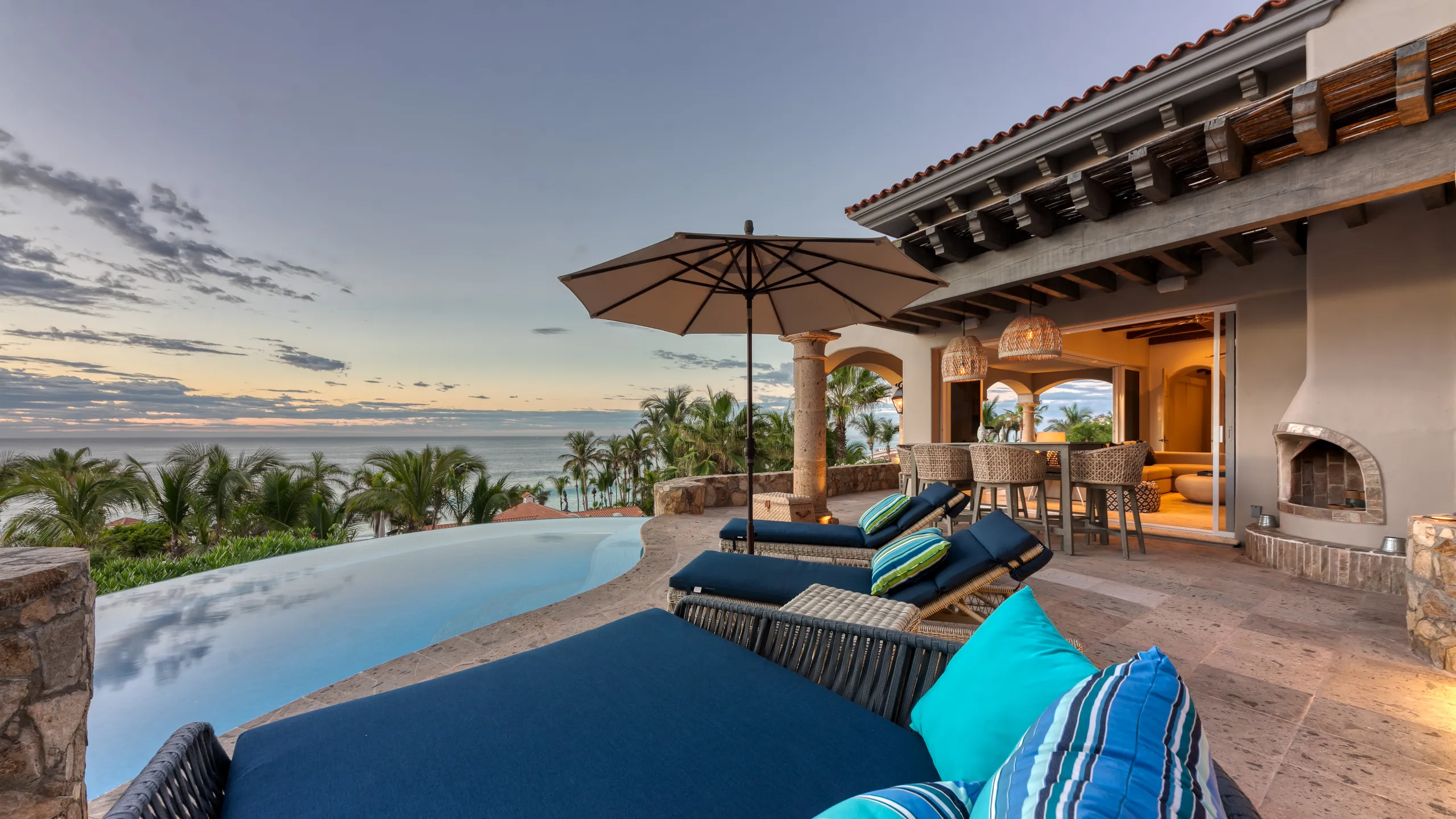 Oceanfront 3-Bedroom Villa with Private Infinity Pool & Golf Access — photograph 3