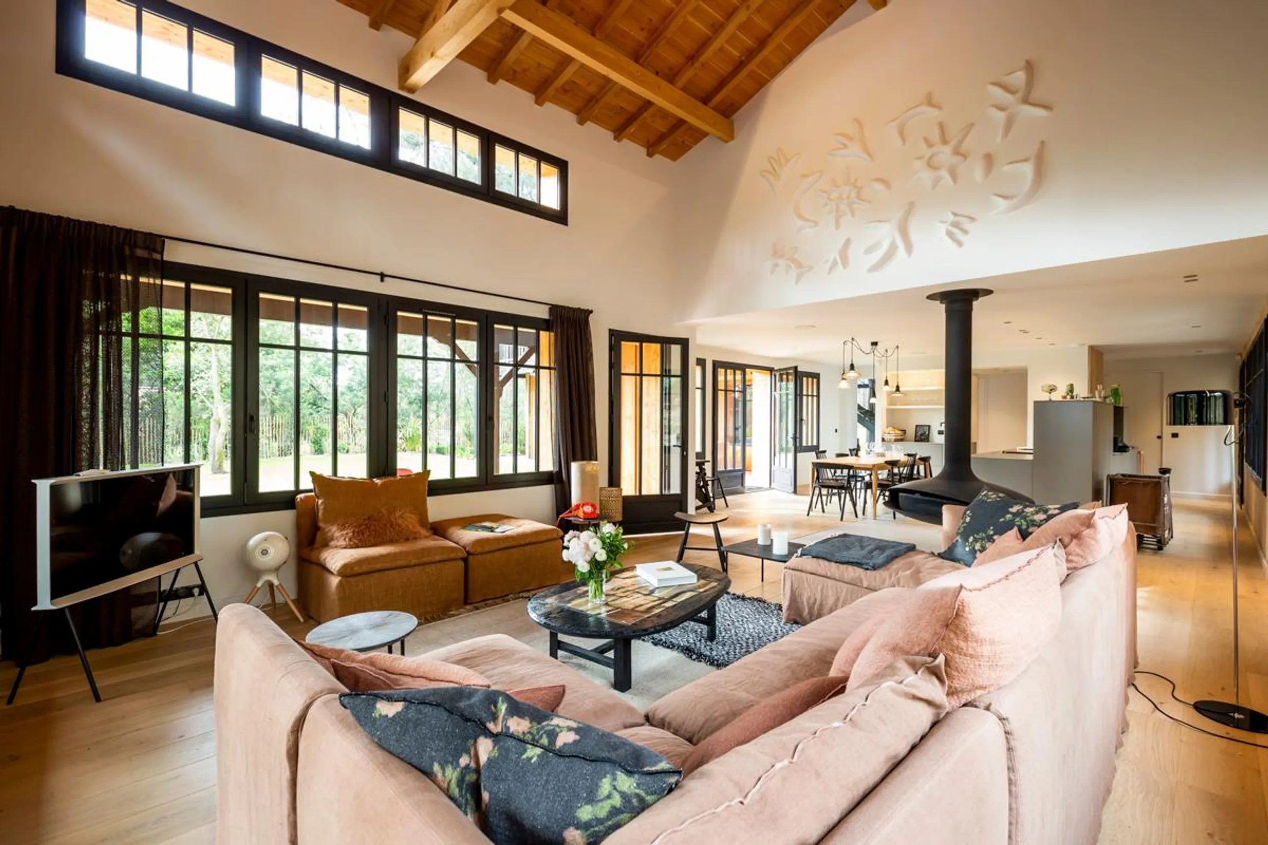 Magnificent Le Canon Villa with Private Pool and Garden Views — photograph 9