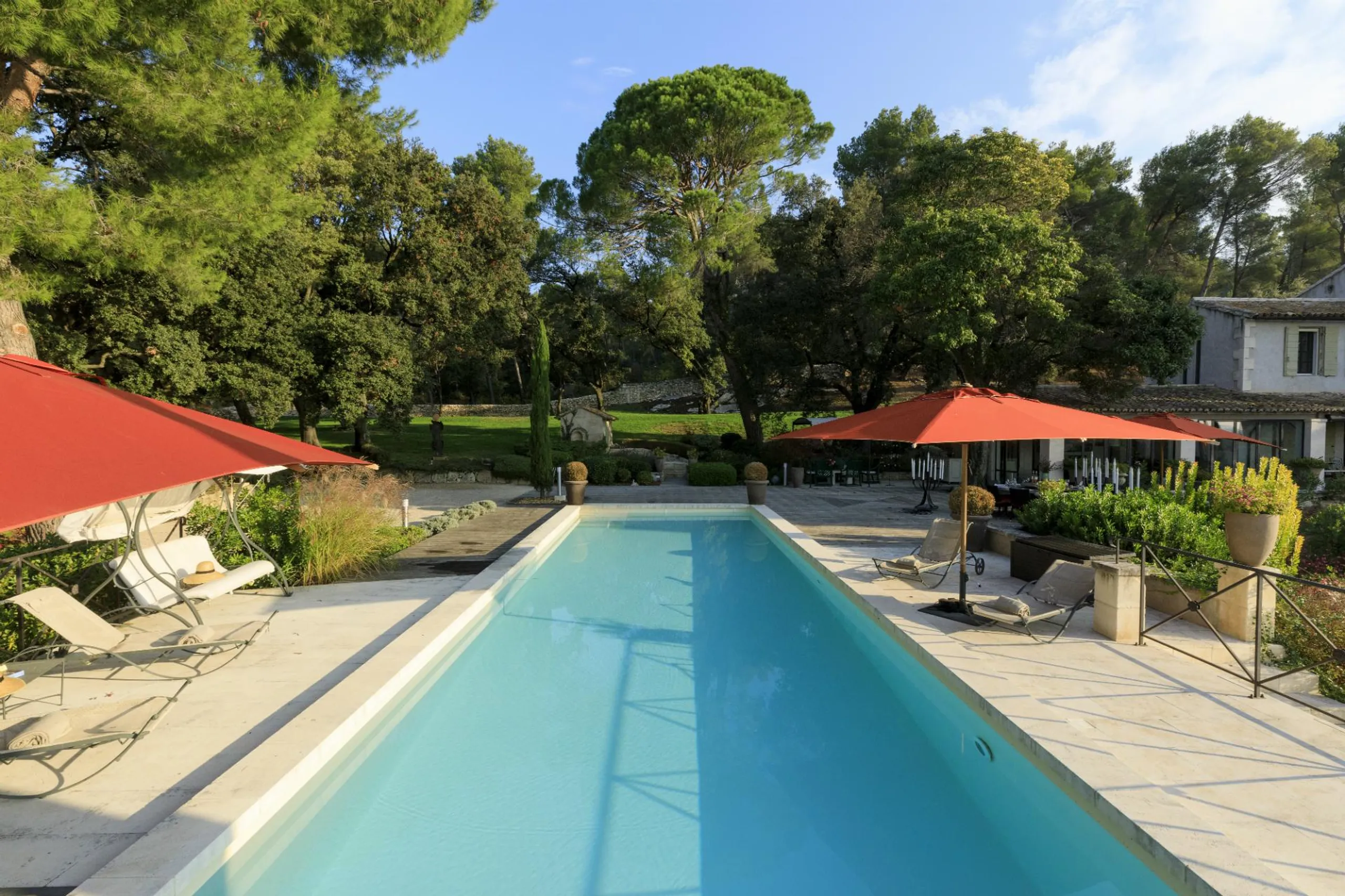 Provencal Paradise Villa  with Heated Pool, Courtyard, and Tower Terrace — photograph 2