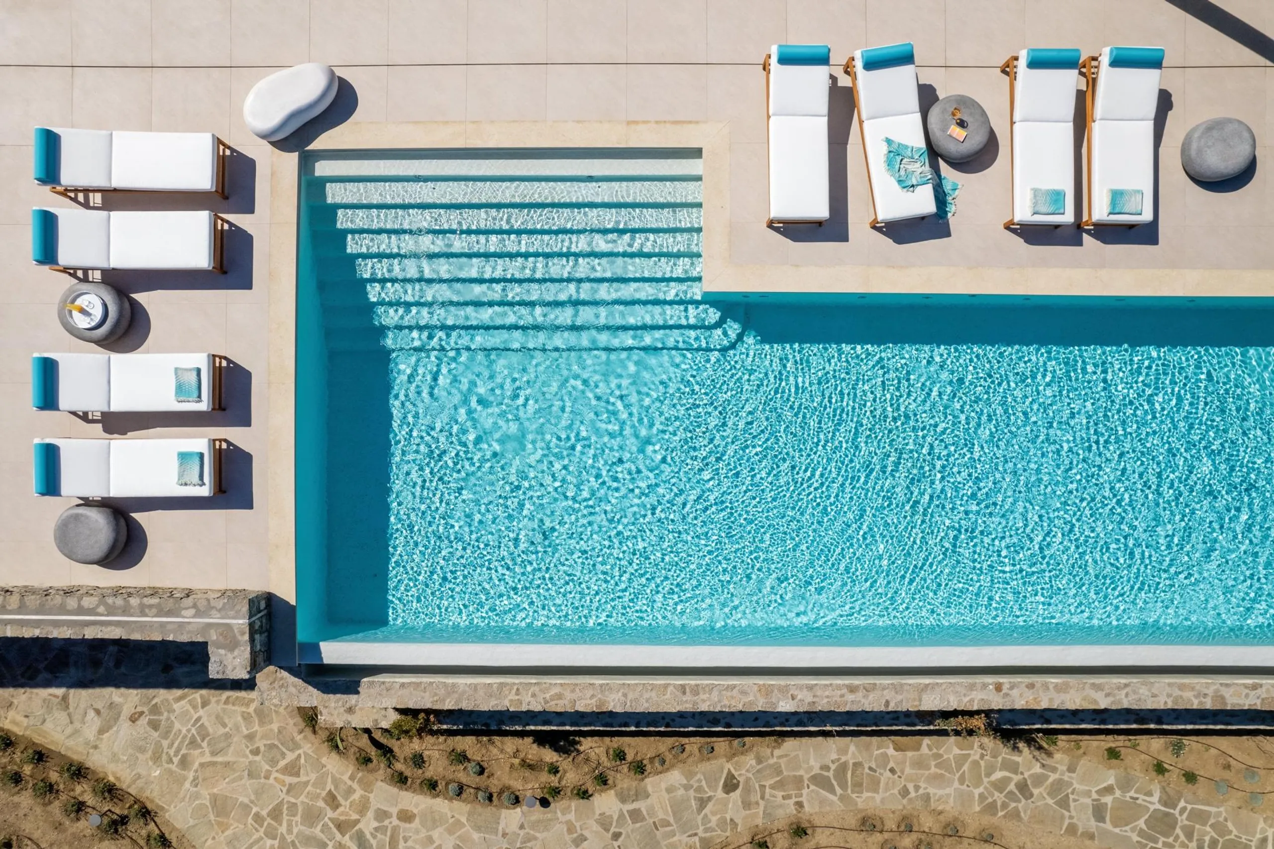 Serene Mykonos Estate with Invigorating Pool — photograph 3