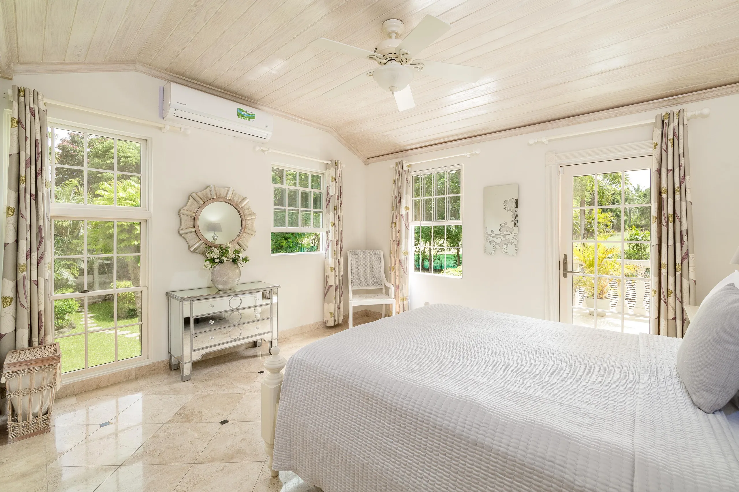 Sandy Lane's Breathtakingly Elegant Villa with Beach Access — photograph 6