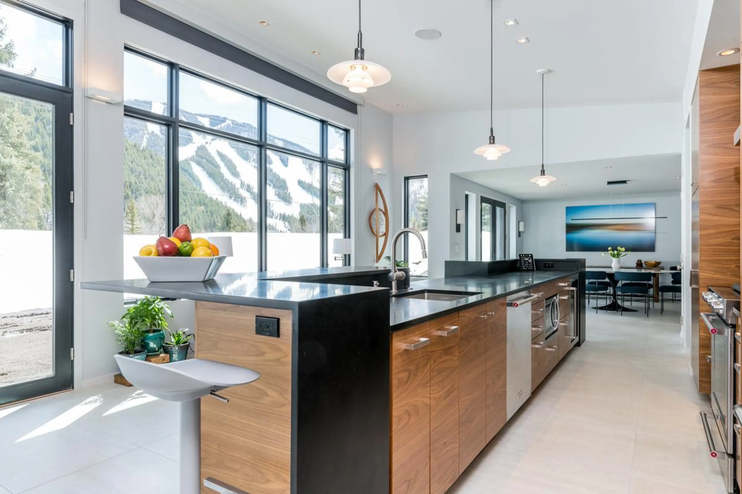 Grandiose Retreat with Majestic Mountain Views VILLAWAY® — photograph 5