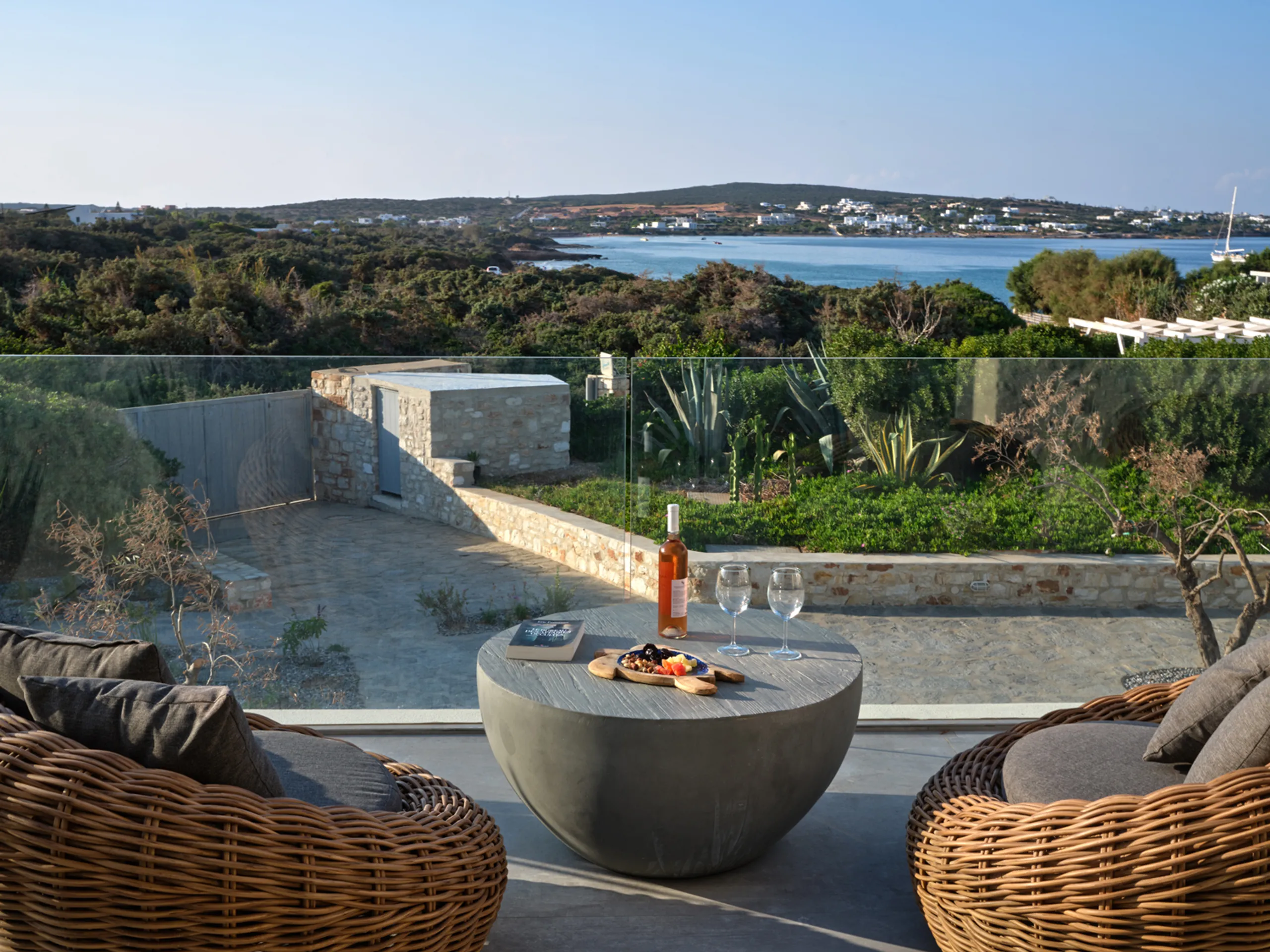 Deluxe Three-Level Villa with Private Pool, Terrace and Overlooking Sea Views — photograph 5