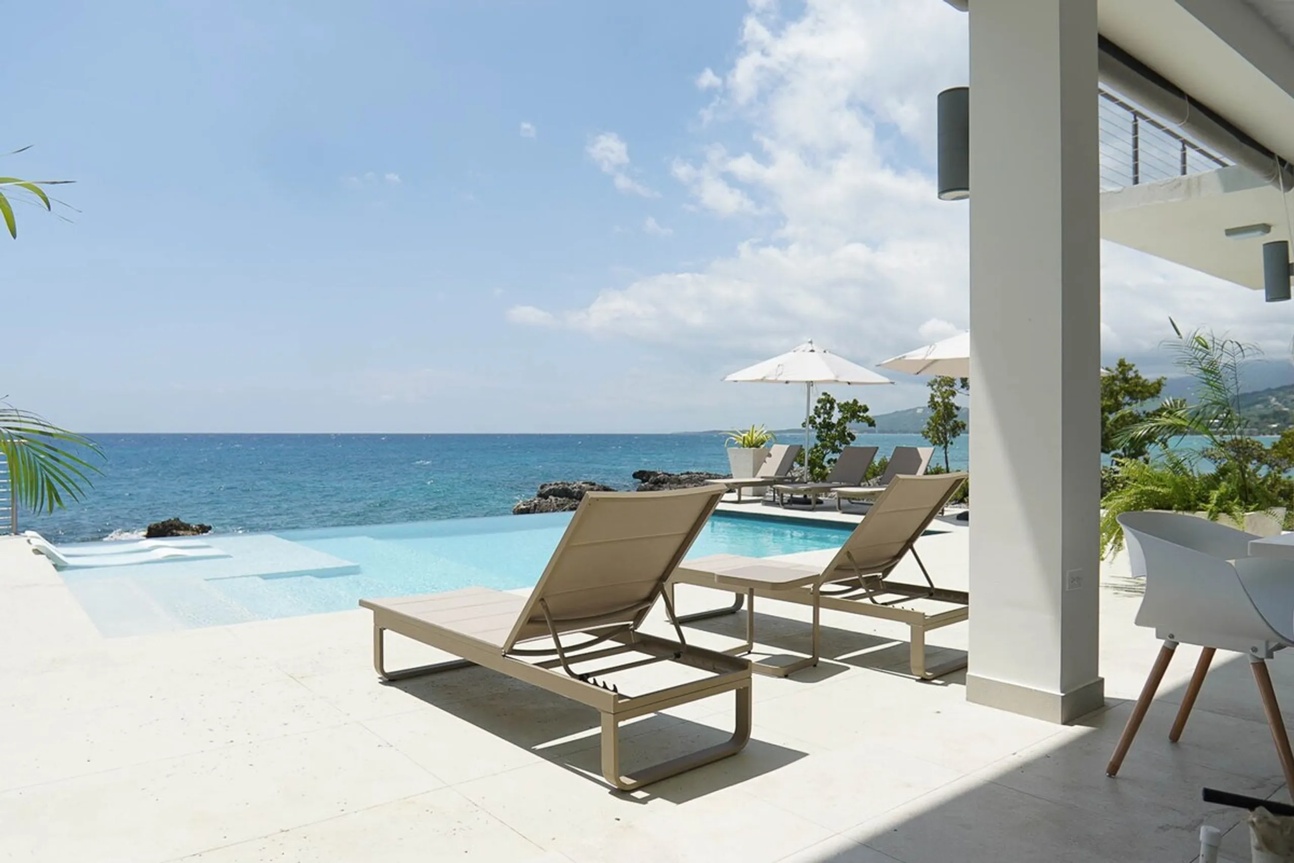 Stunning Southwest Coast Villa with Private Pool and Stunning Beach Views — photograph 4