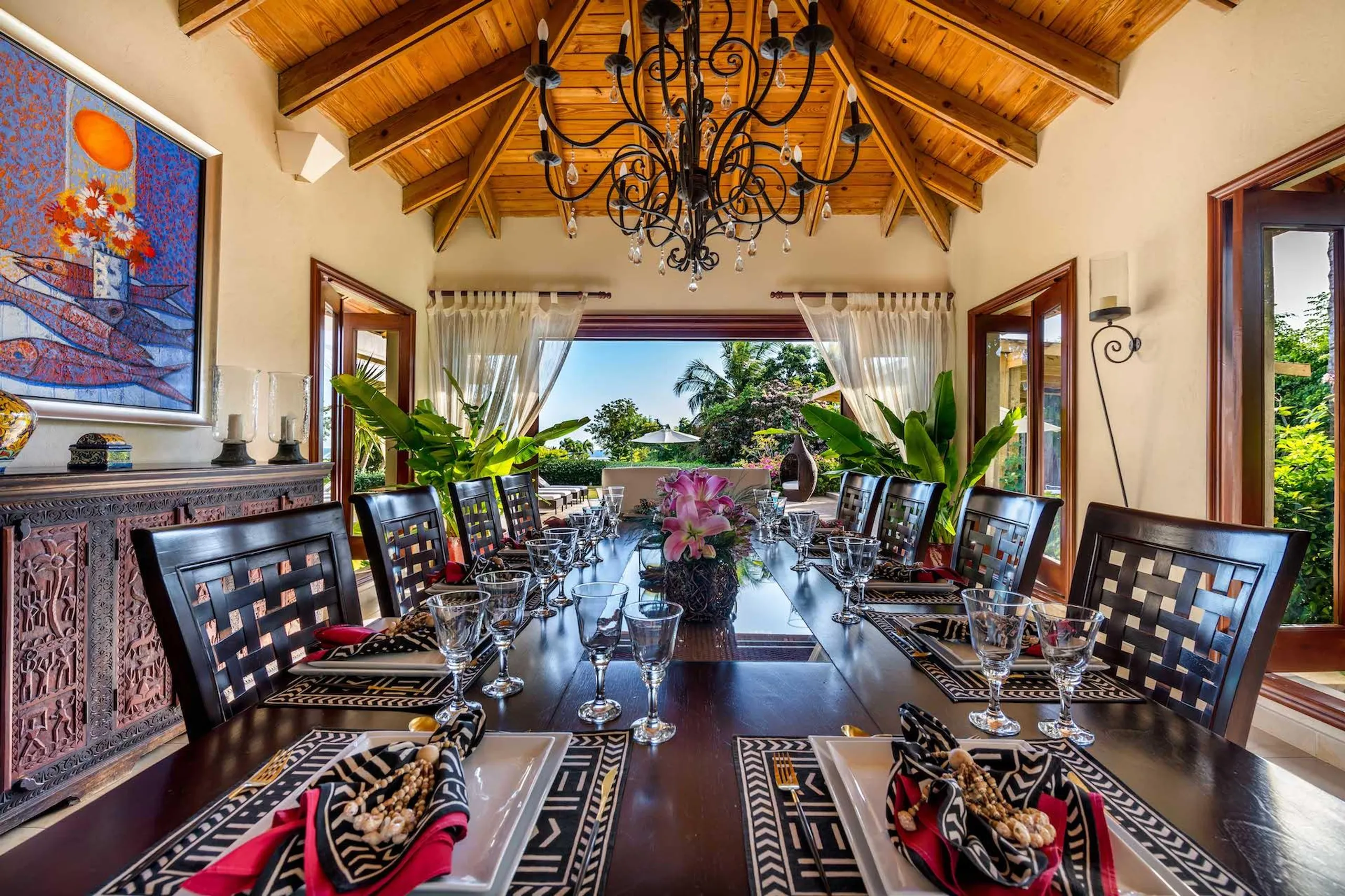 Plush and Inviting 6BR Villa with Private Pool and Relaxing Terrace — photograph 12