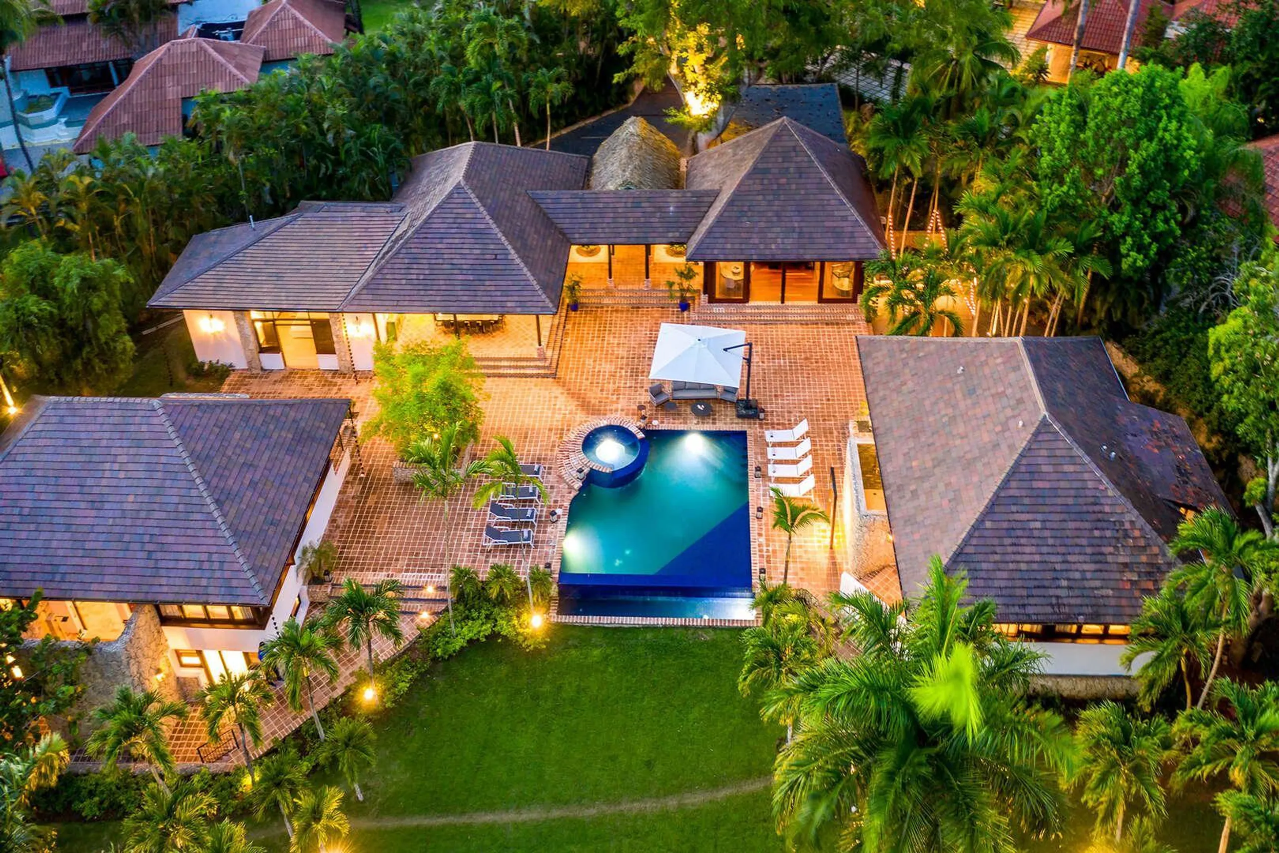 Casa de Campo's Dominican Styled with a Blend of Tropical Villa with Country Club Access — photograph 4